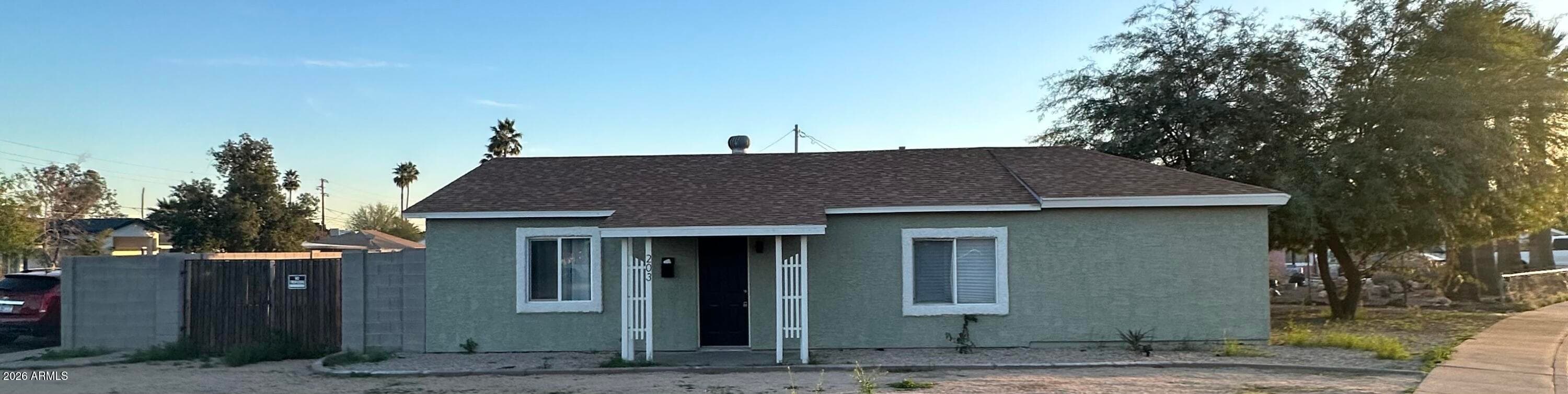 203 W Mission Ln — photo 2