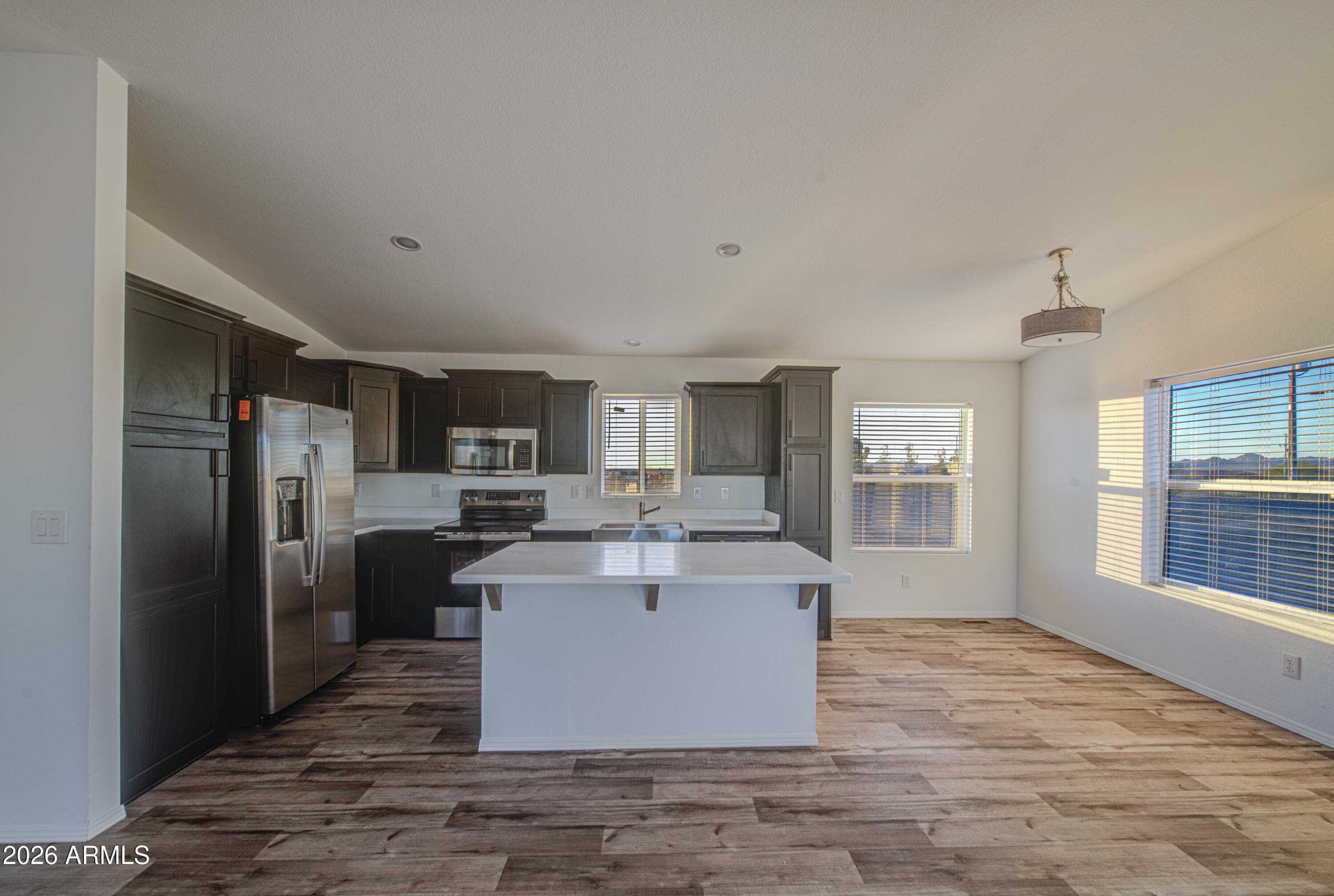 38321 W San Miguel Ave — photo 2
