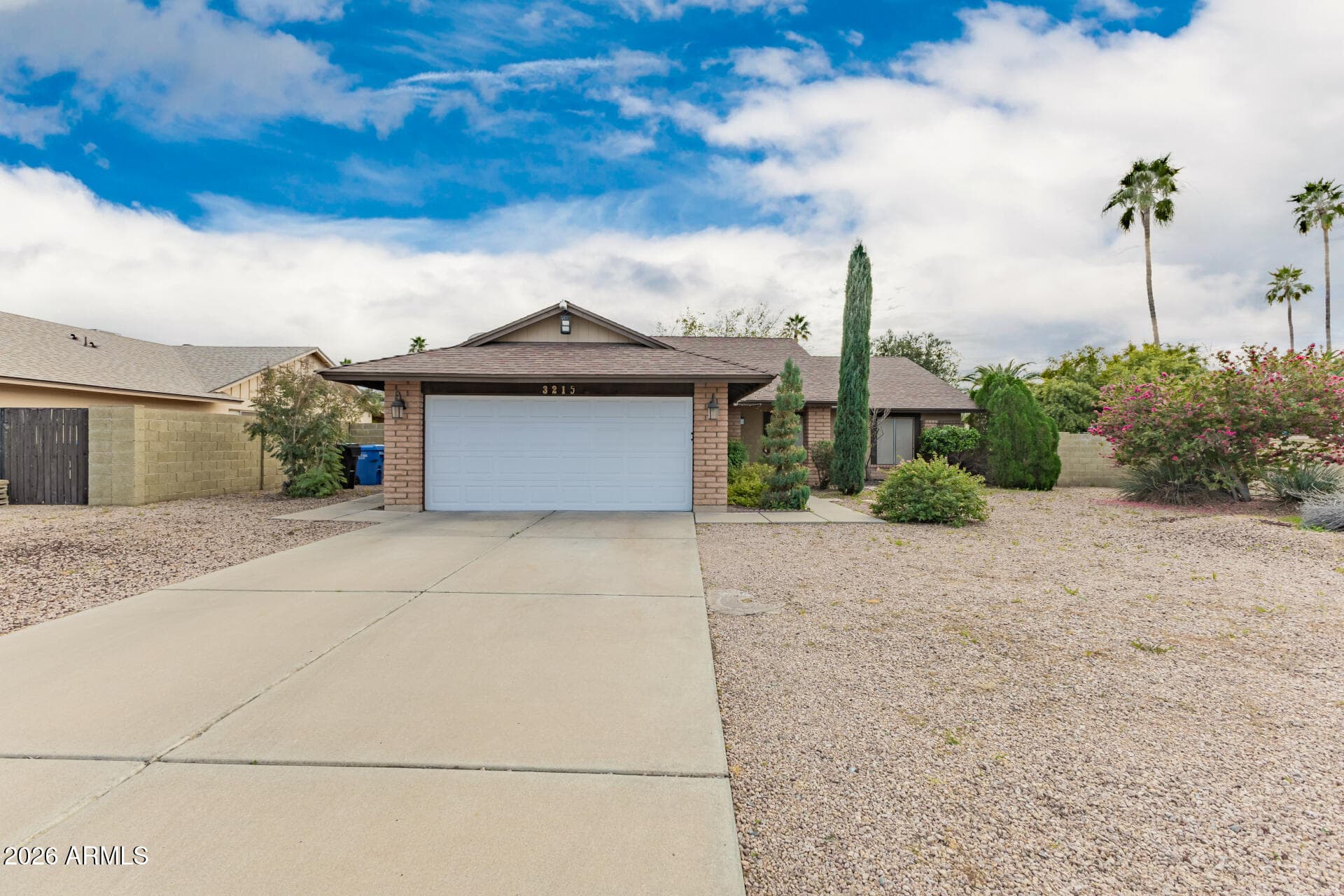 3215 W Paradise Ln — photo 1