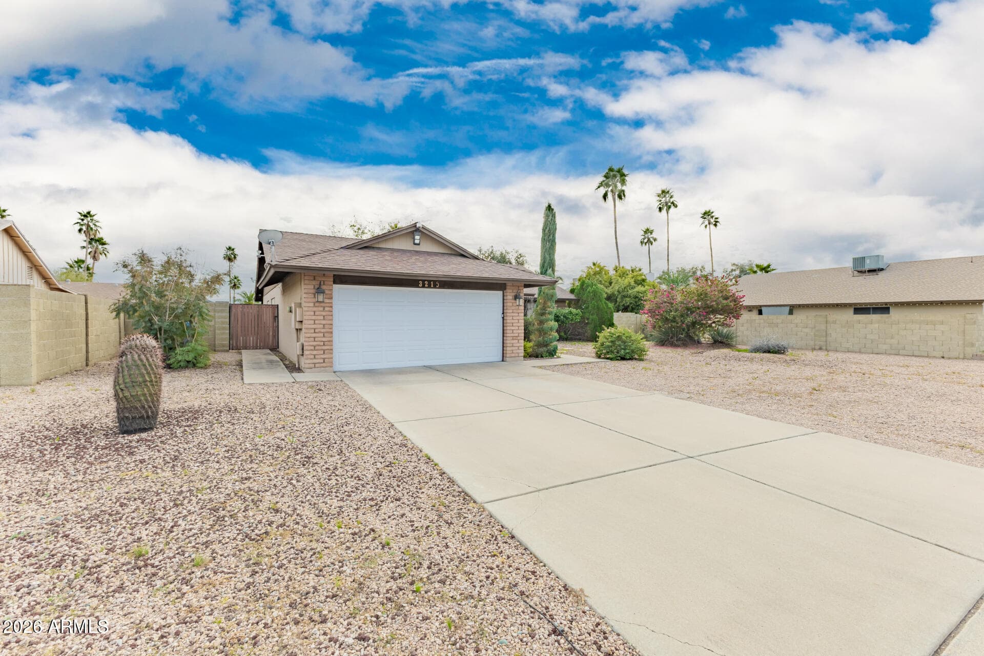 3215 W Paradise Ln — photo 2