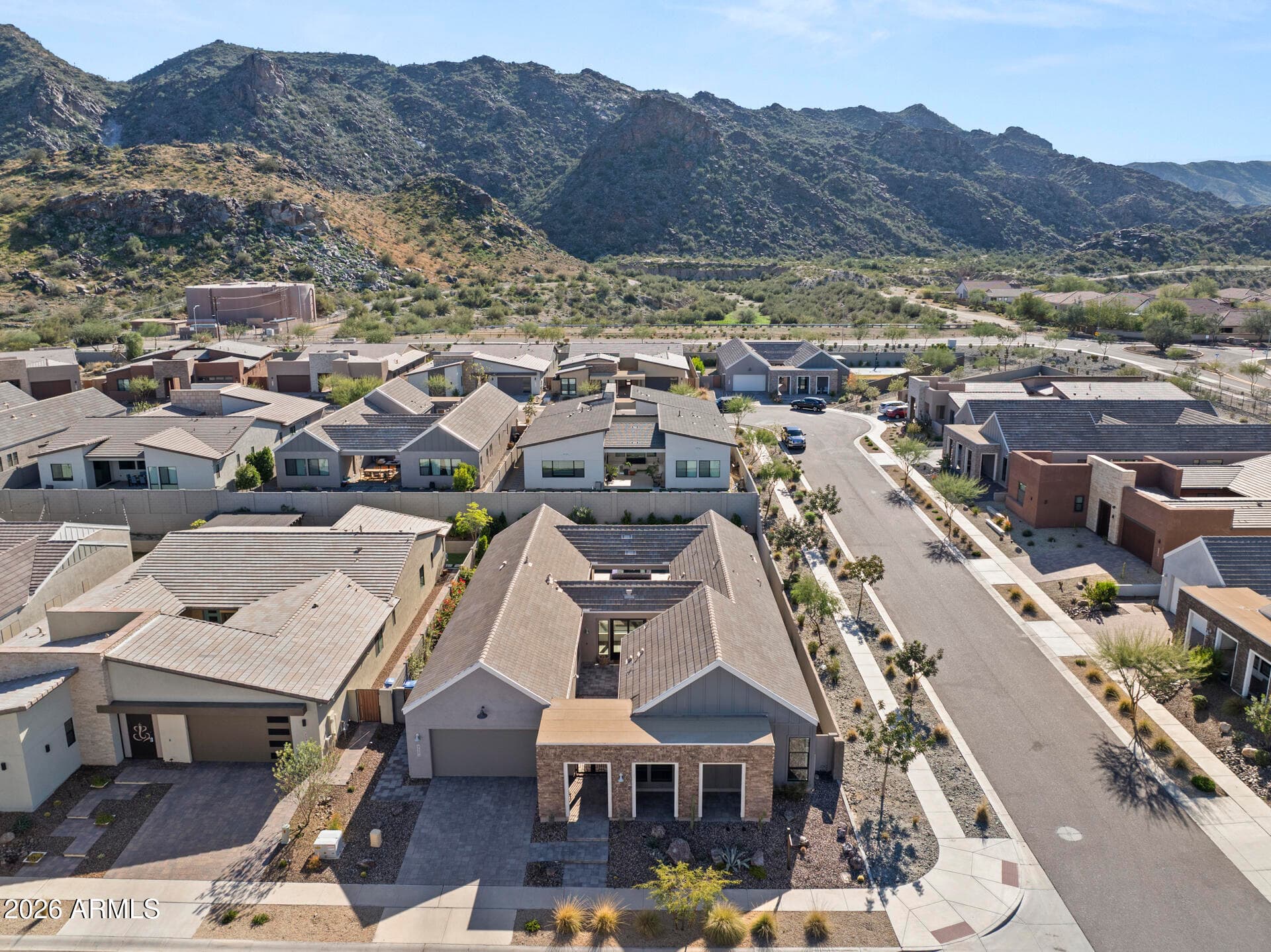 713 E Kachina Trail — photo 2