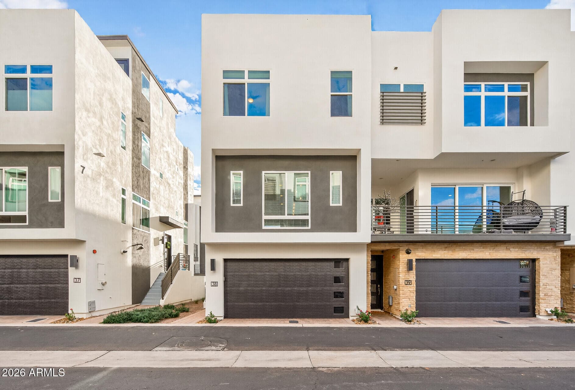 1717 E MORTEN AVE - Photo 1