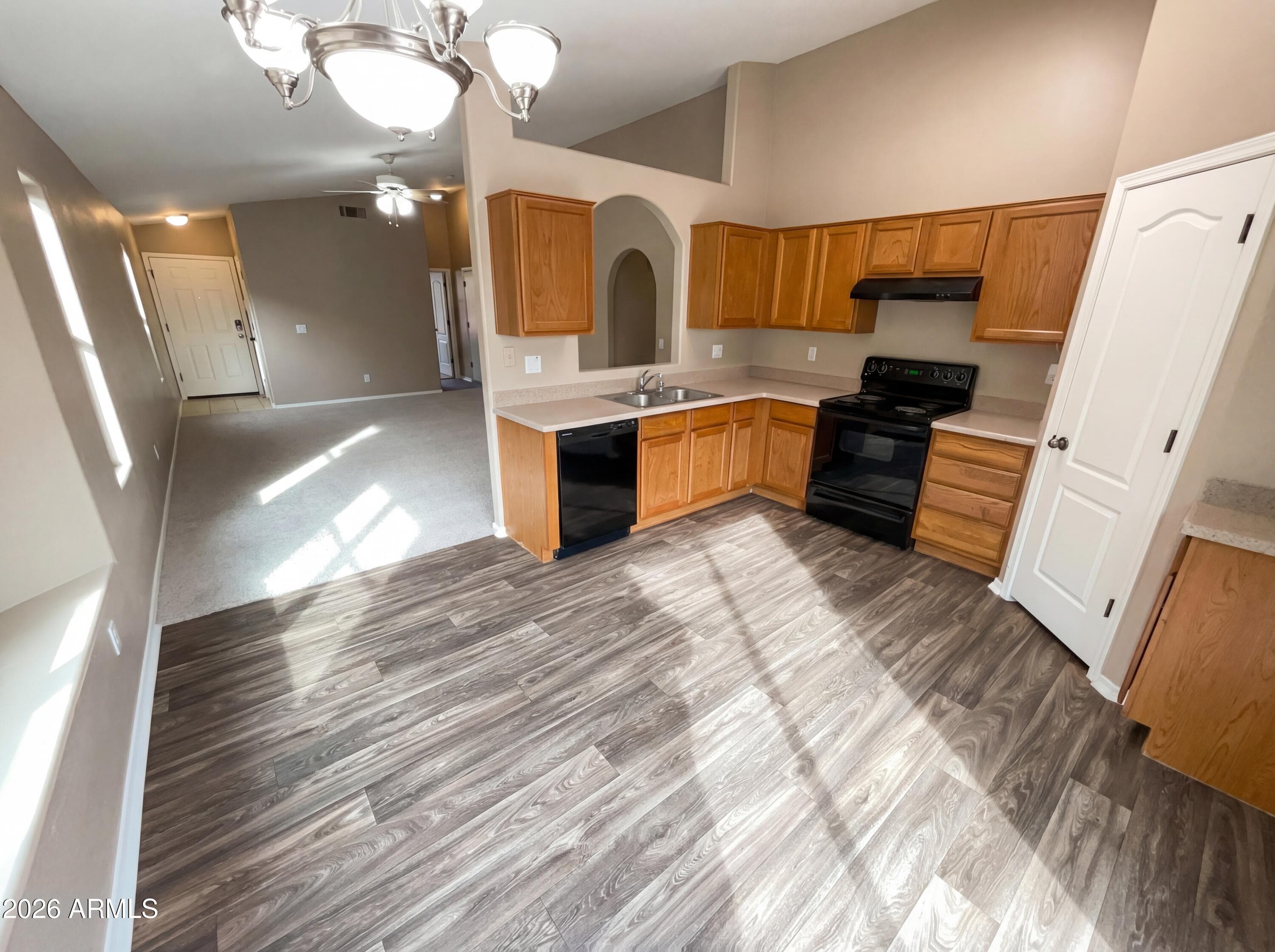 25151 W Parkside Ln — photo 2