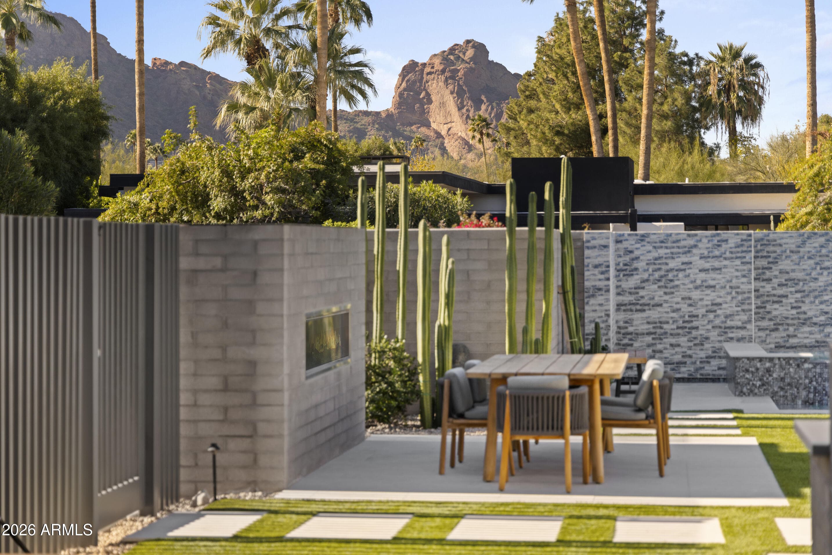 6219 E Redwing Rd — photo 2