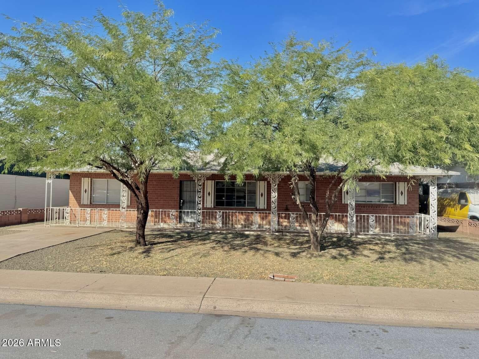 3006 W Stella Ln — photo 2