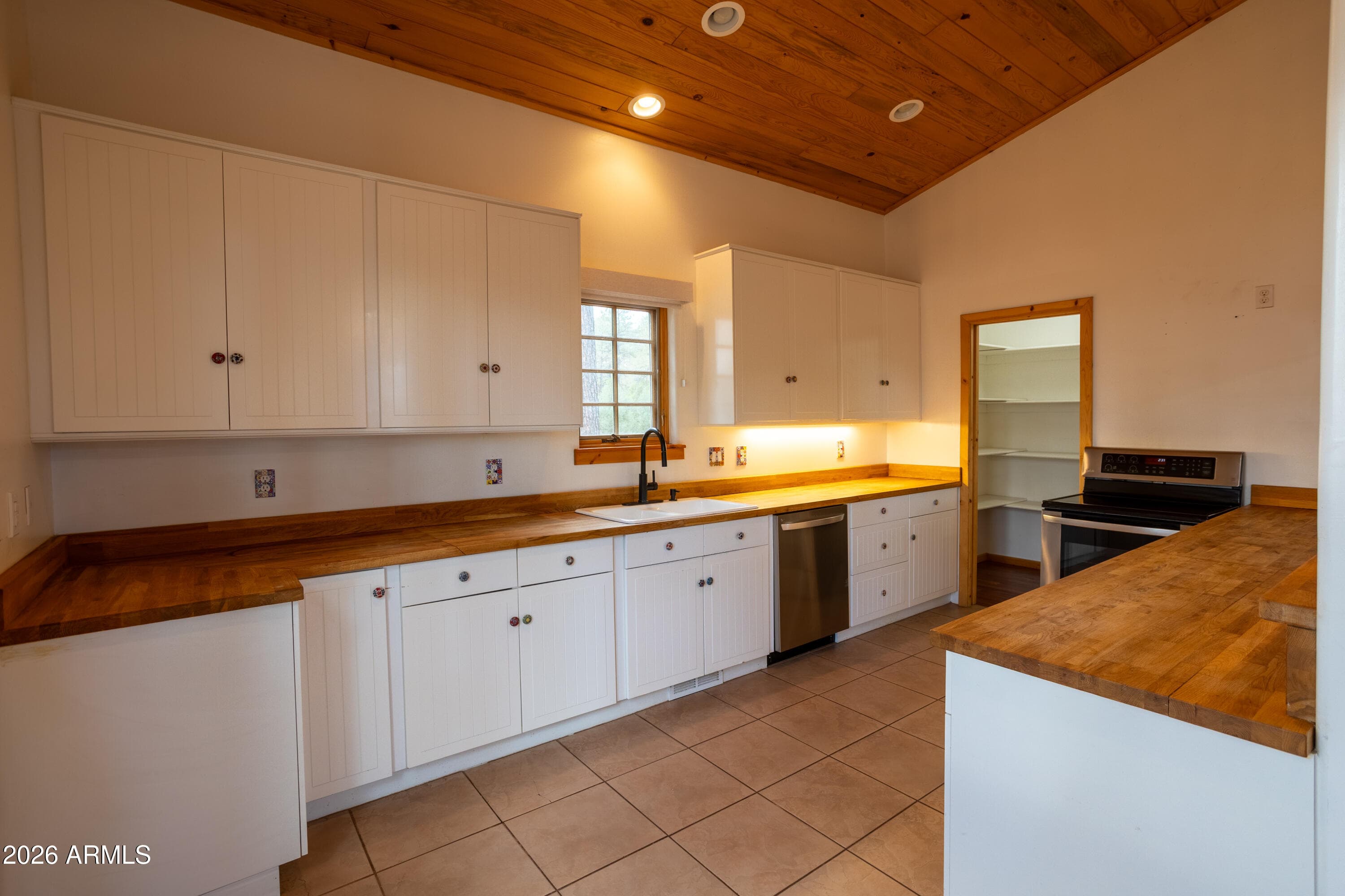 1420 E MEADOW VIEW PL - See more photos