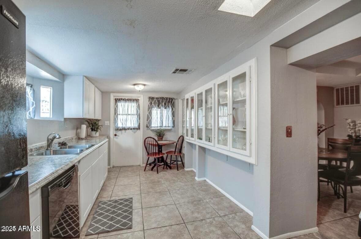 5543 W Gardenia Ave — photo 2