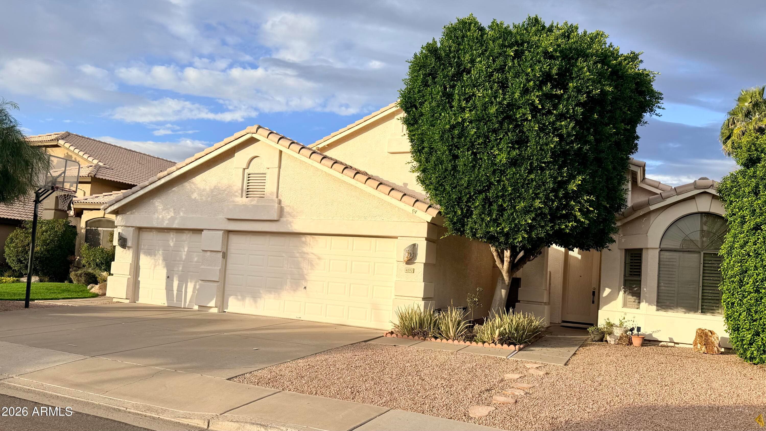 4292 W Walton Way — photo 2