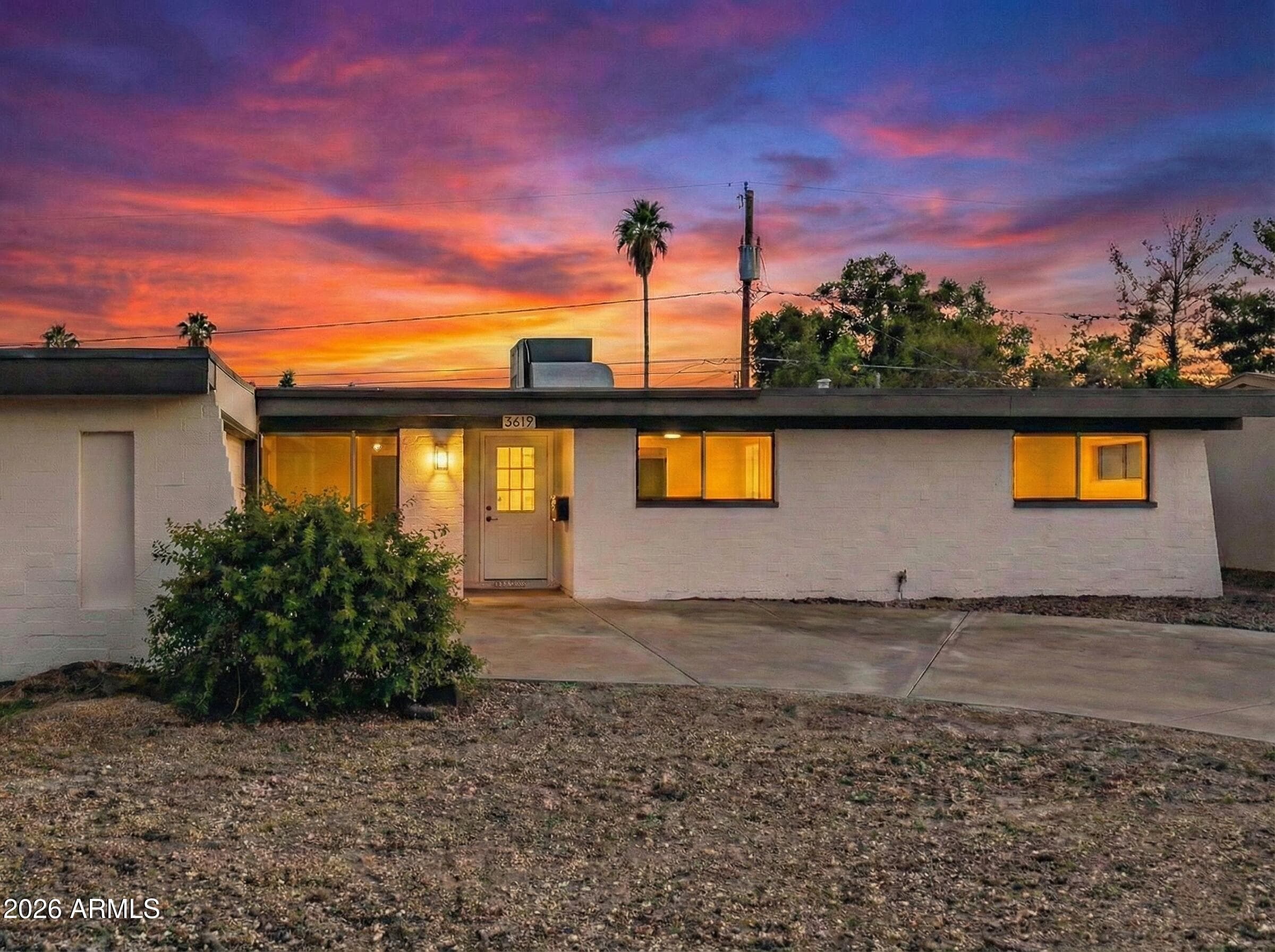 3619 W Griswold Rd — photo 1