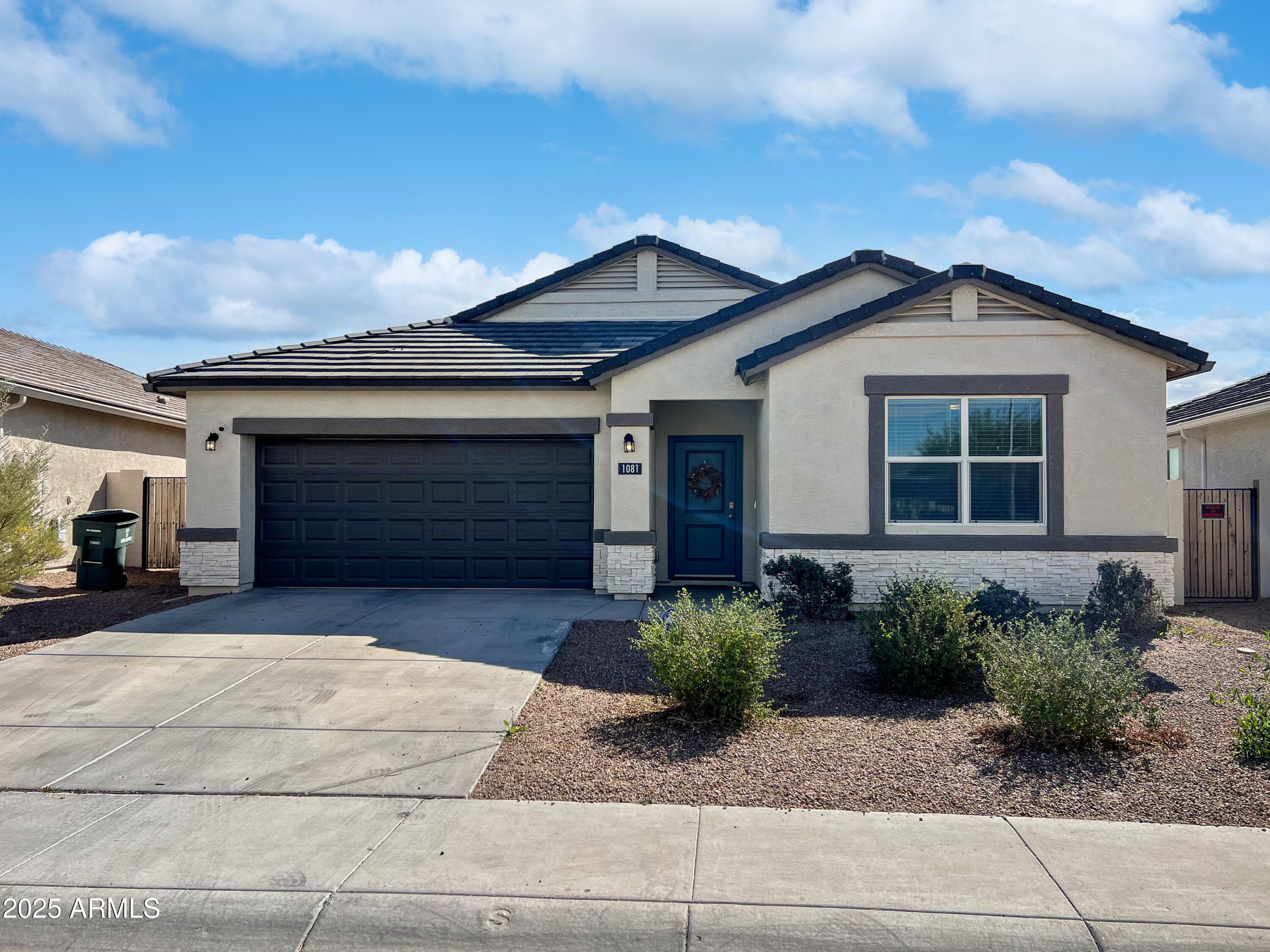 1081 W Avalon Canyon Dr — photo 1