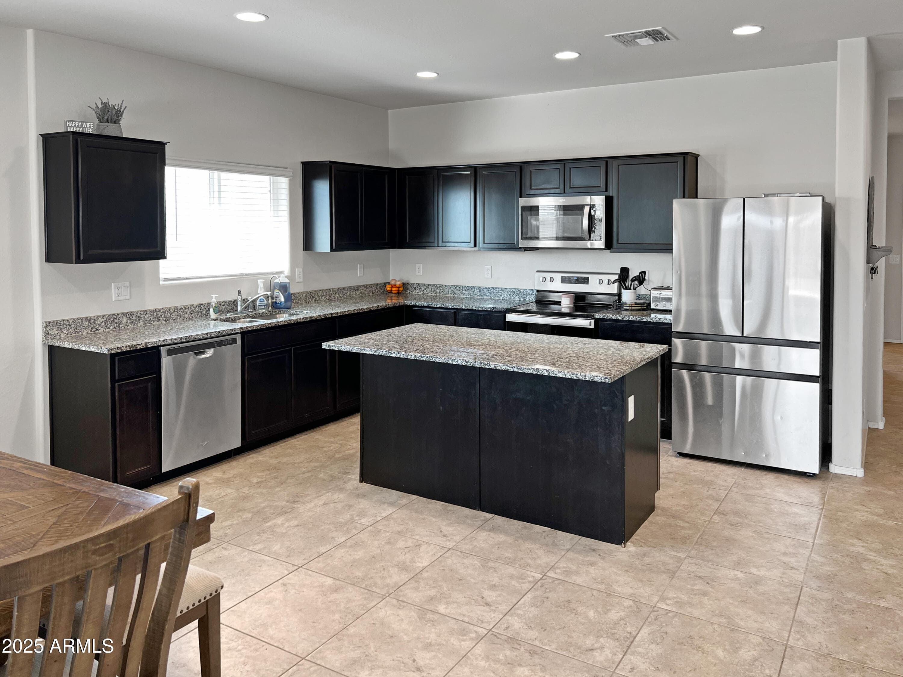1081 W Avalon Canyon Dr — photo 2