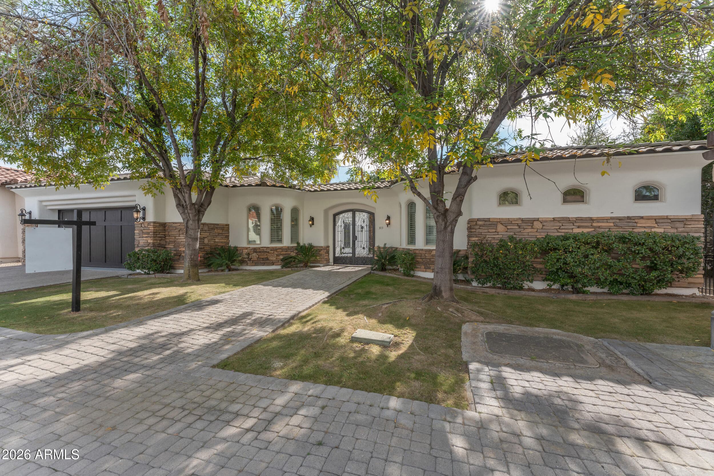 303 E Wexford Cove — photo 2