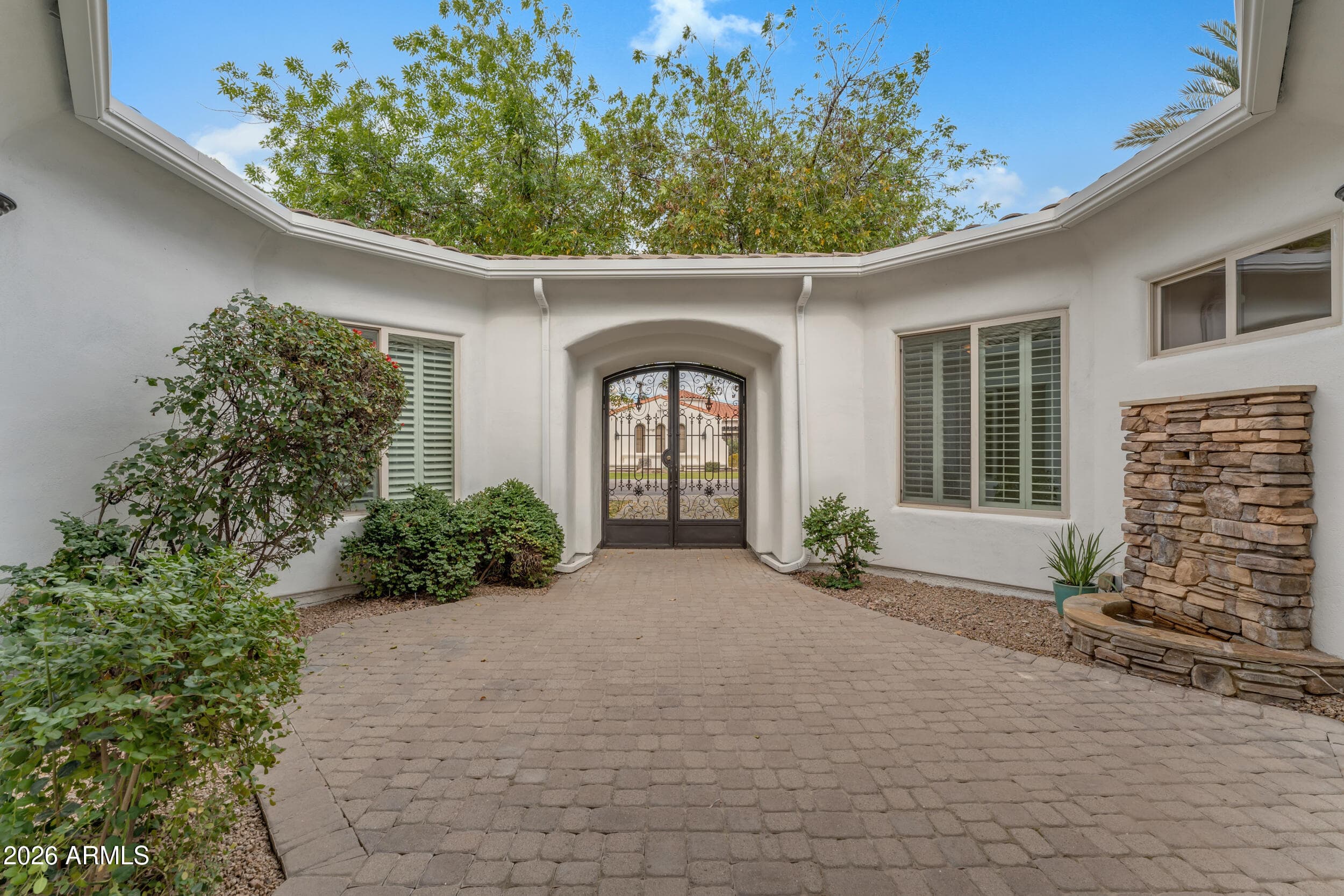 303 E Wexford Cove — photo 1