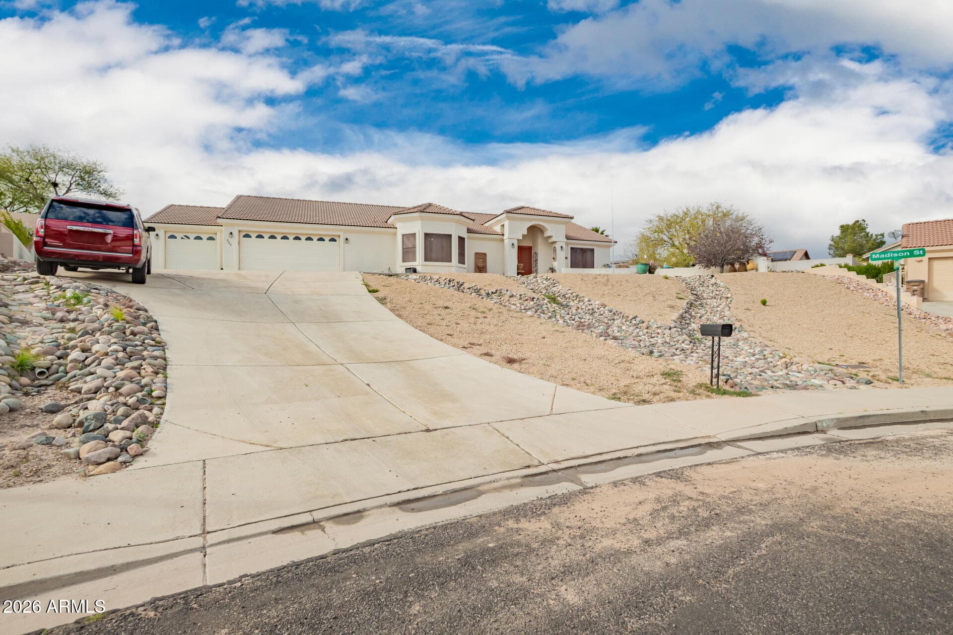 560 W TOPEKA DR - Photo 2