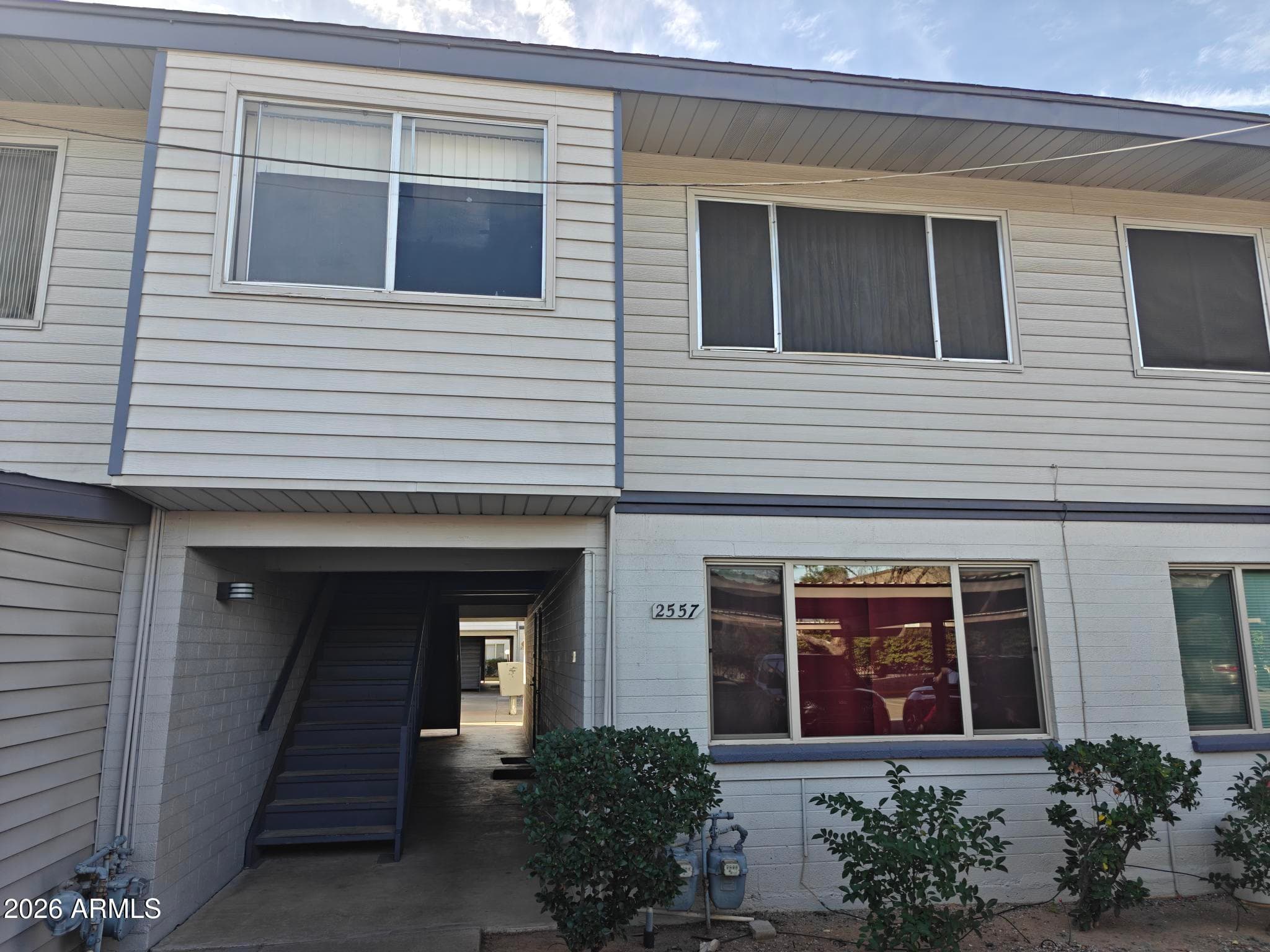 2557 W Rose Ln 204 — photo 1