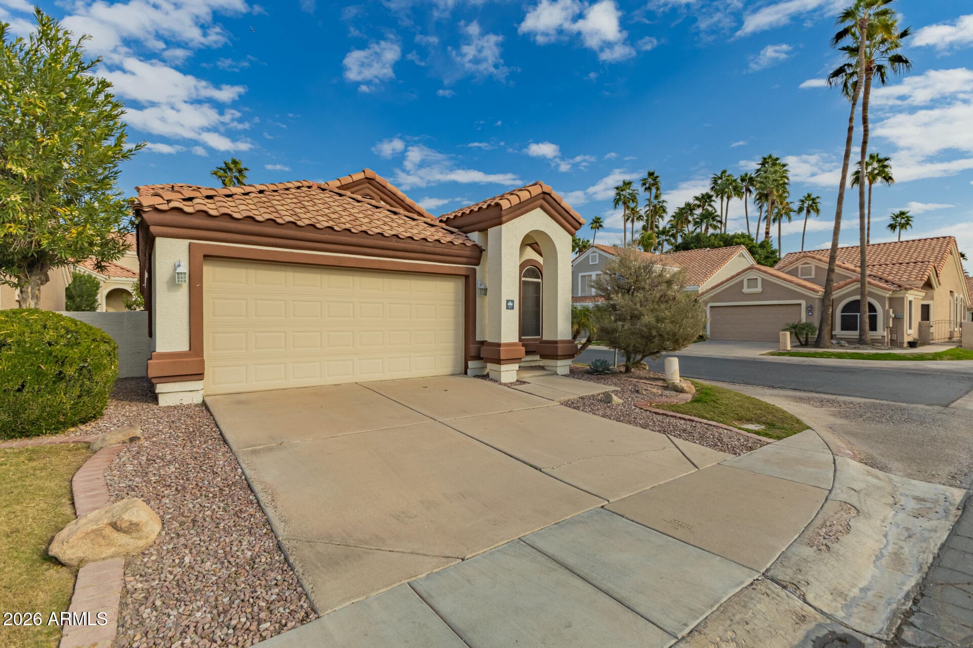 517 S Paradise Dr — photo 2