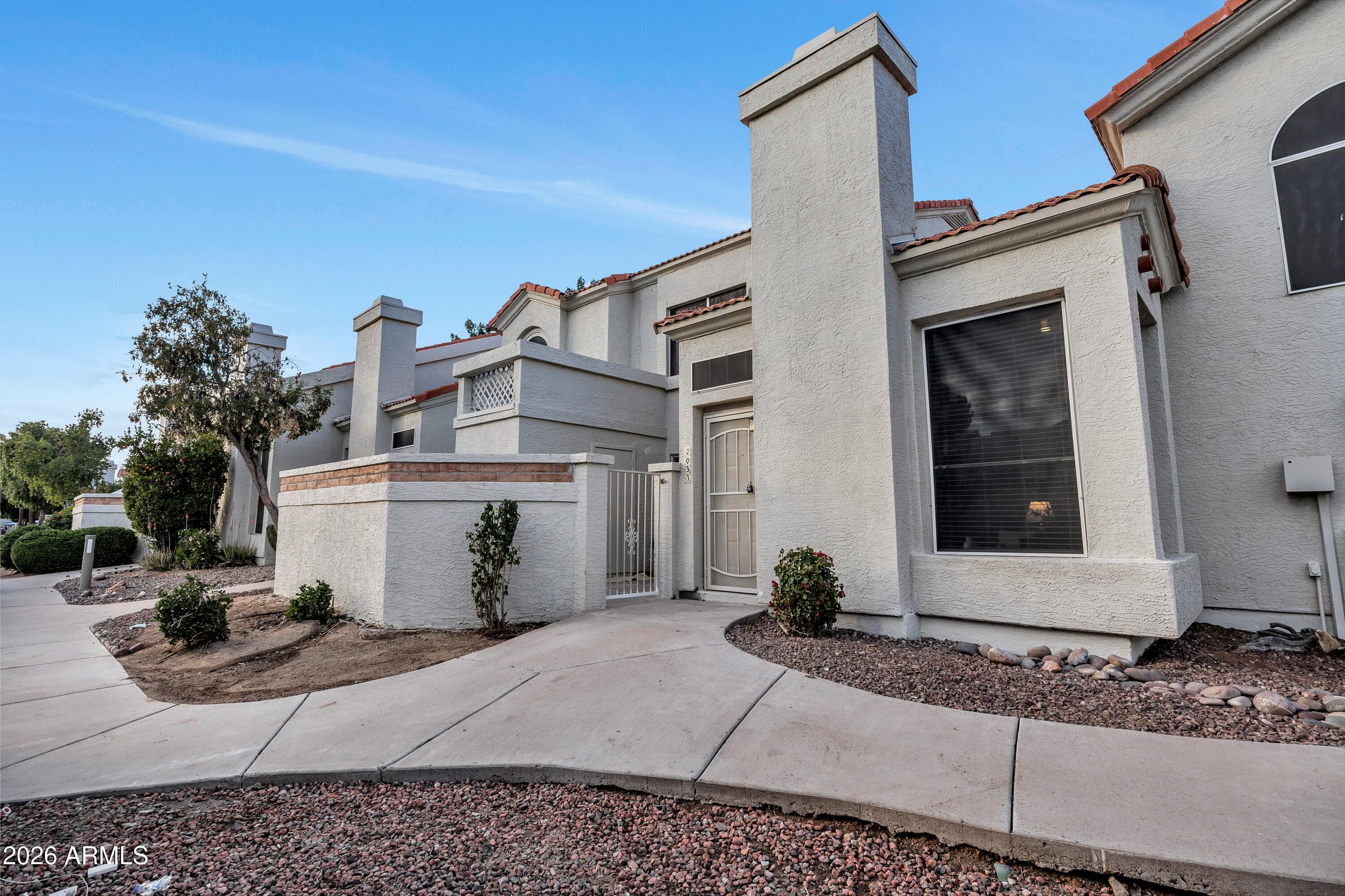 1717 E Union Hills Dr 2033 — photo 2