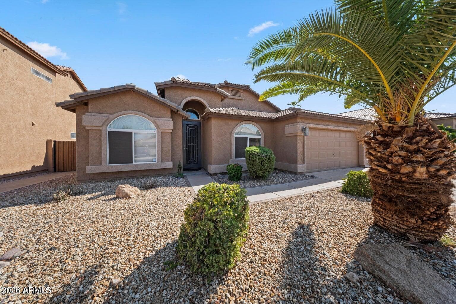 4315 E Redwood Ln — photo 1