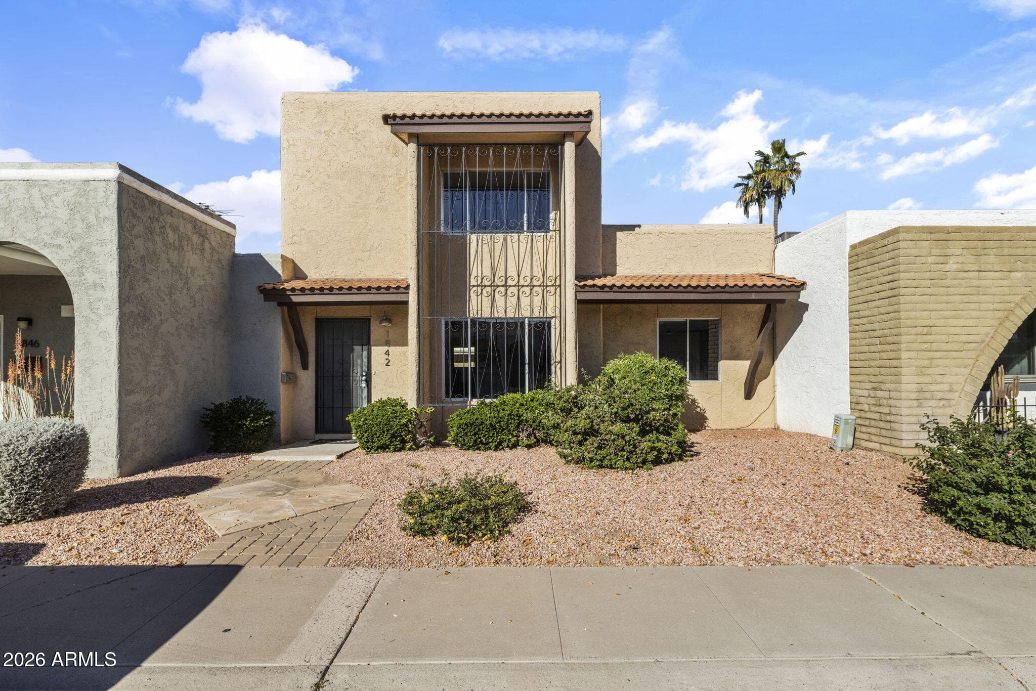 1842 W Marlette Ave — photo 1