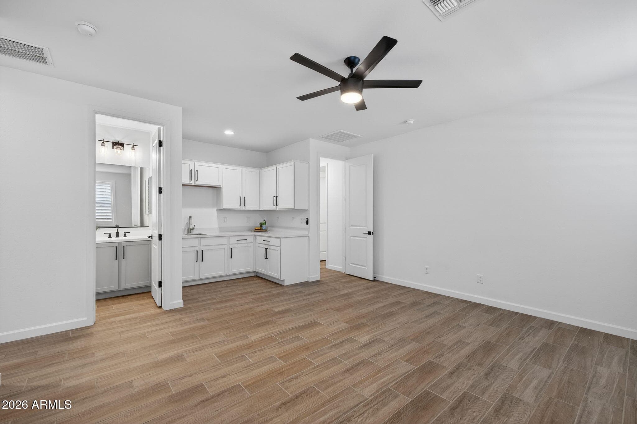 9841 E Satellite Dr — photo 2