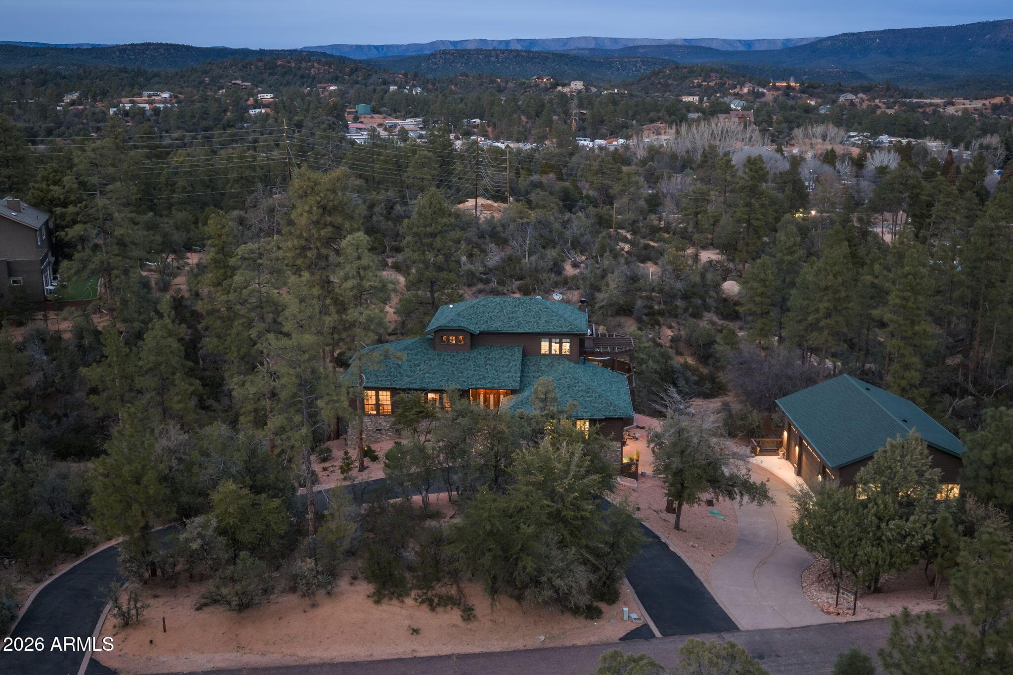 128 E SADDLEBACK TRAIL - Photo 1