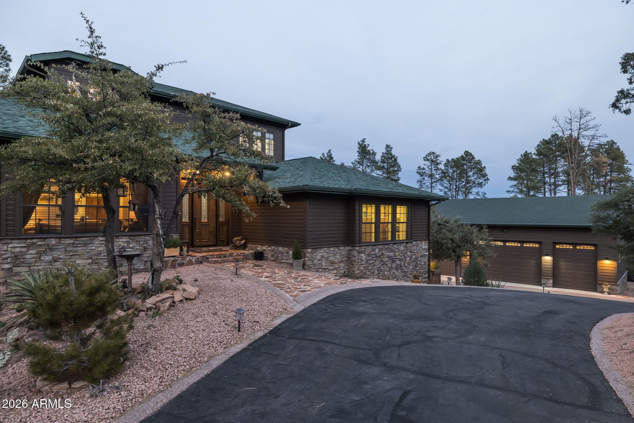 128 E SADDLEBACK TRAIL - Photo 2