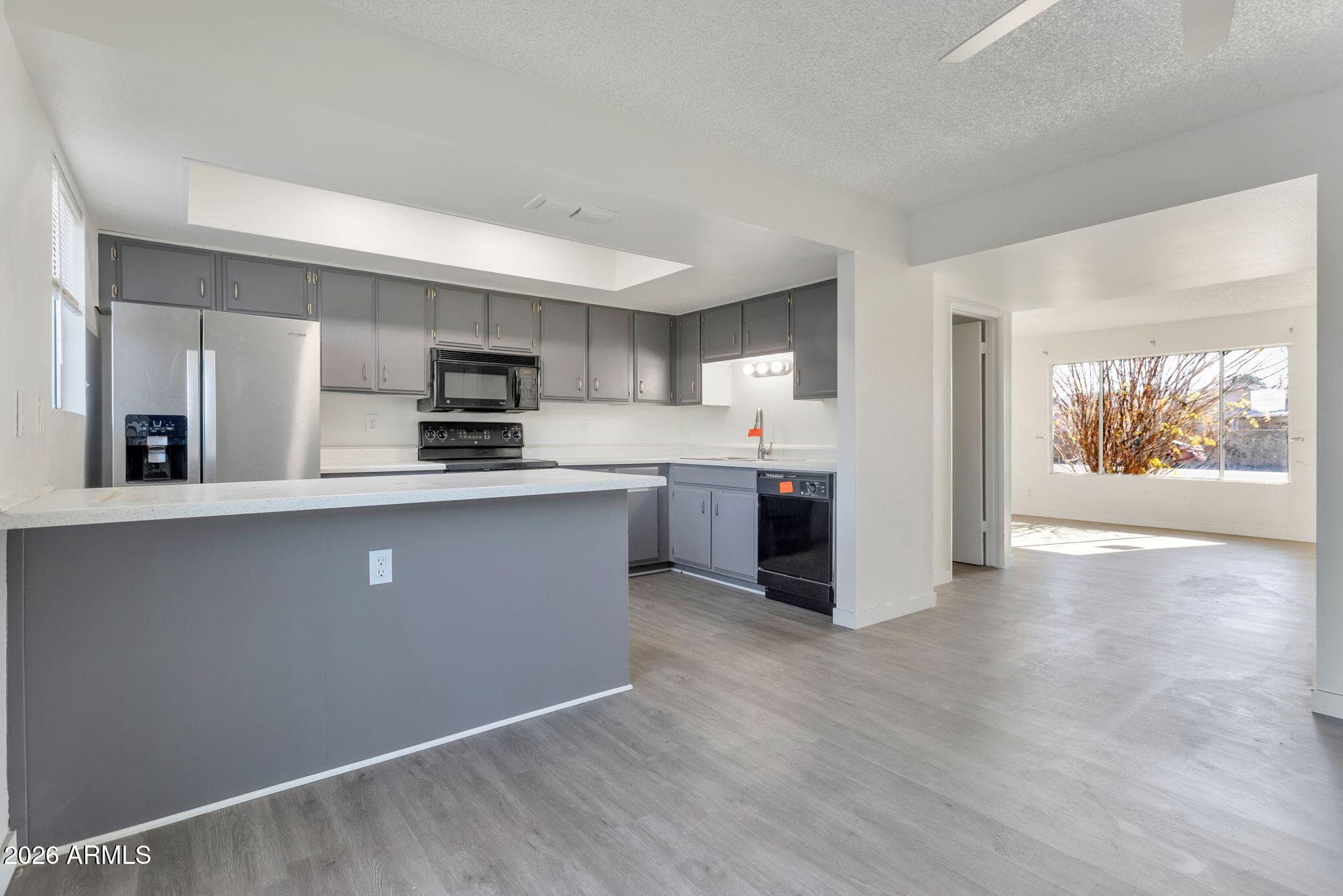 4862 W Rose Ln — photo 2