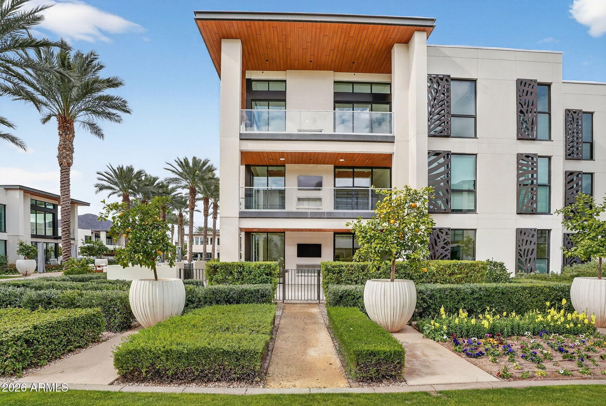 6587 N Palmeraie Blvd 1008 — photo 1