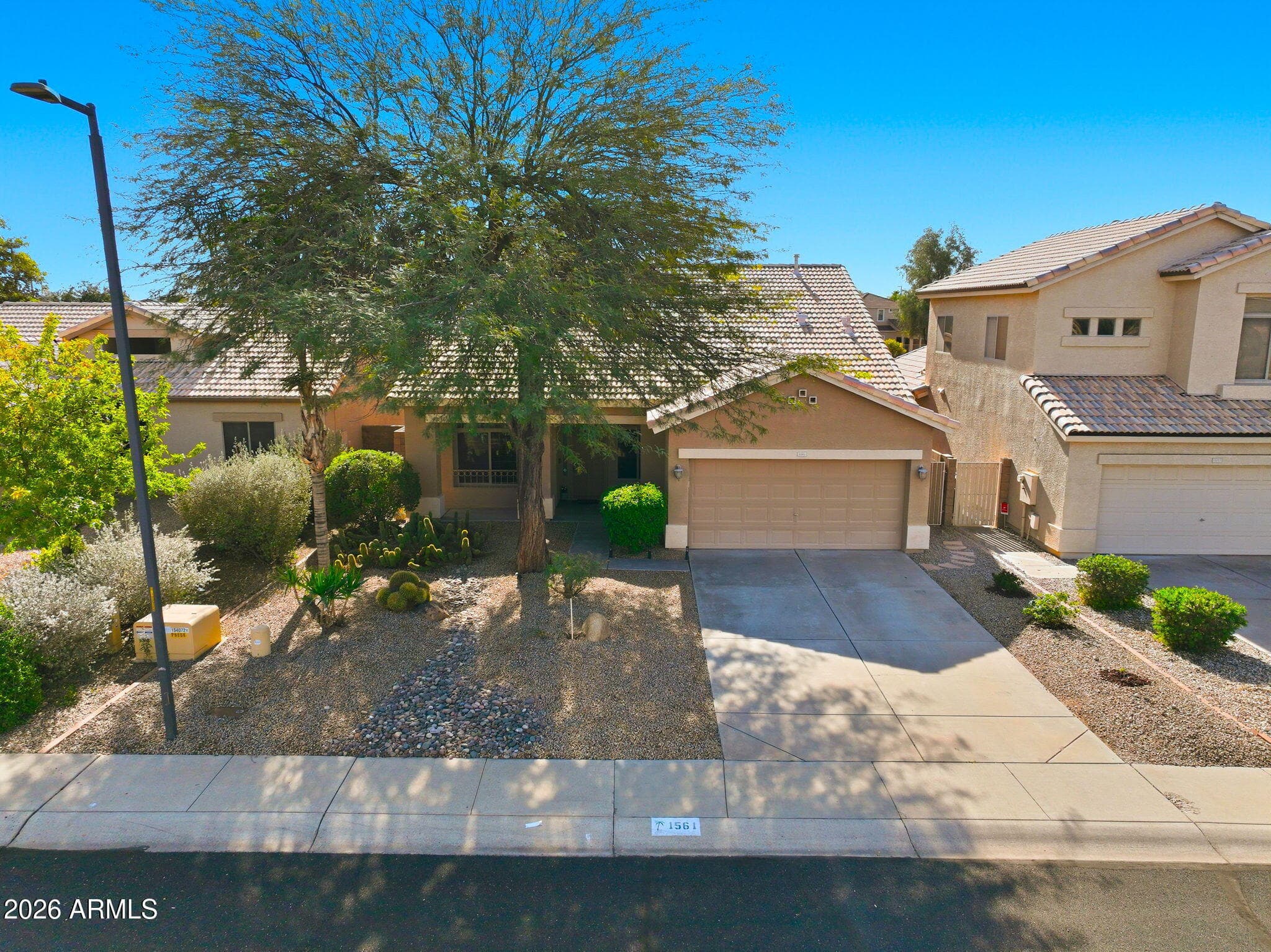 1561 E Black Diamond Dr — photo 2