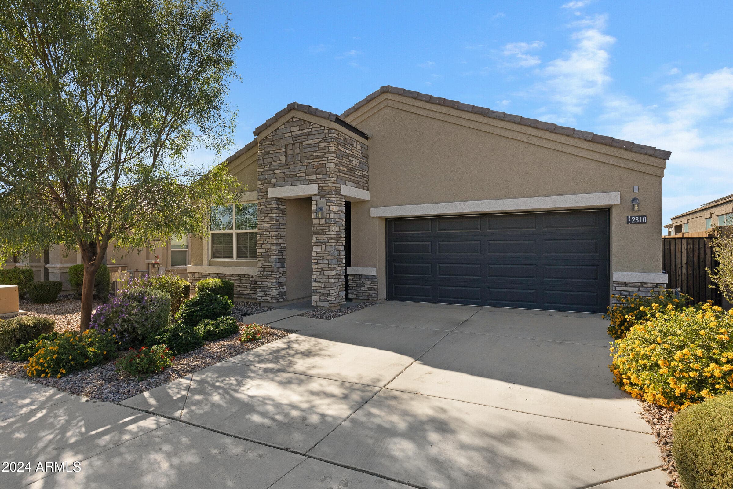 2310 N Comiskey Dr — photo 1