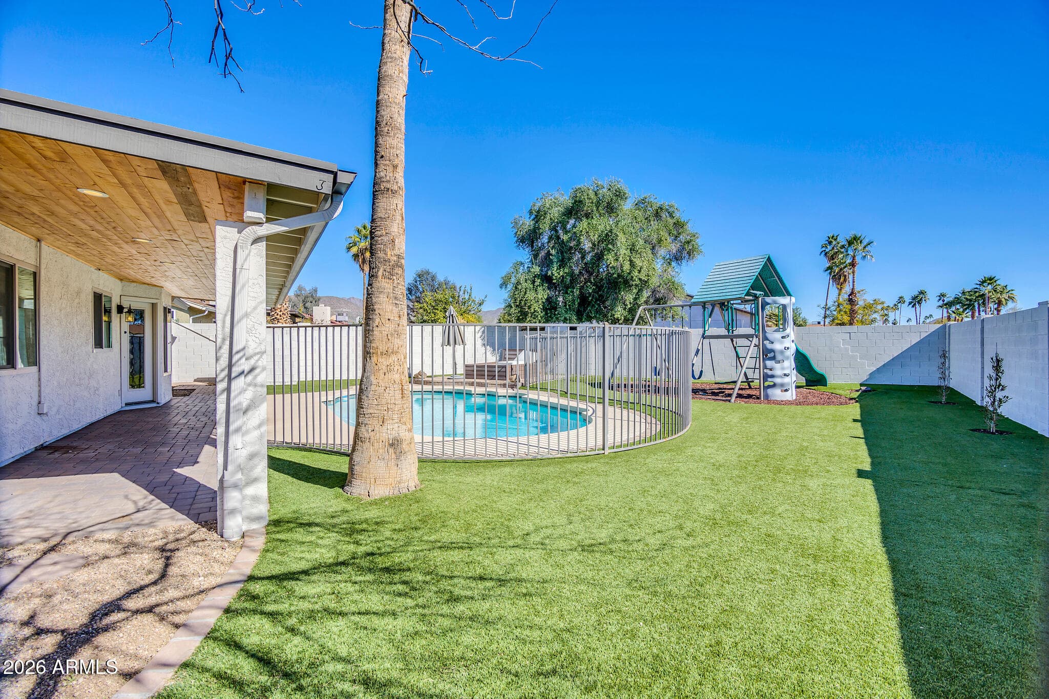 10645 E Mercer Ln — photo 1