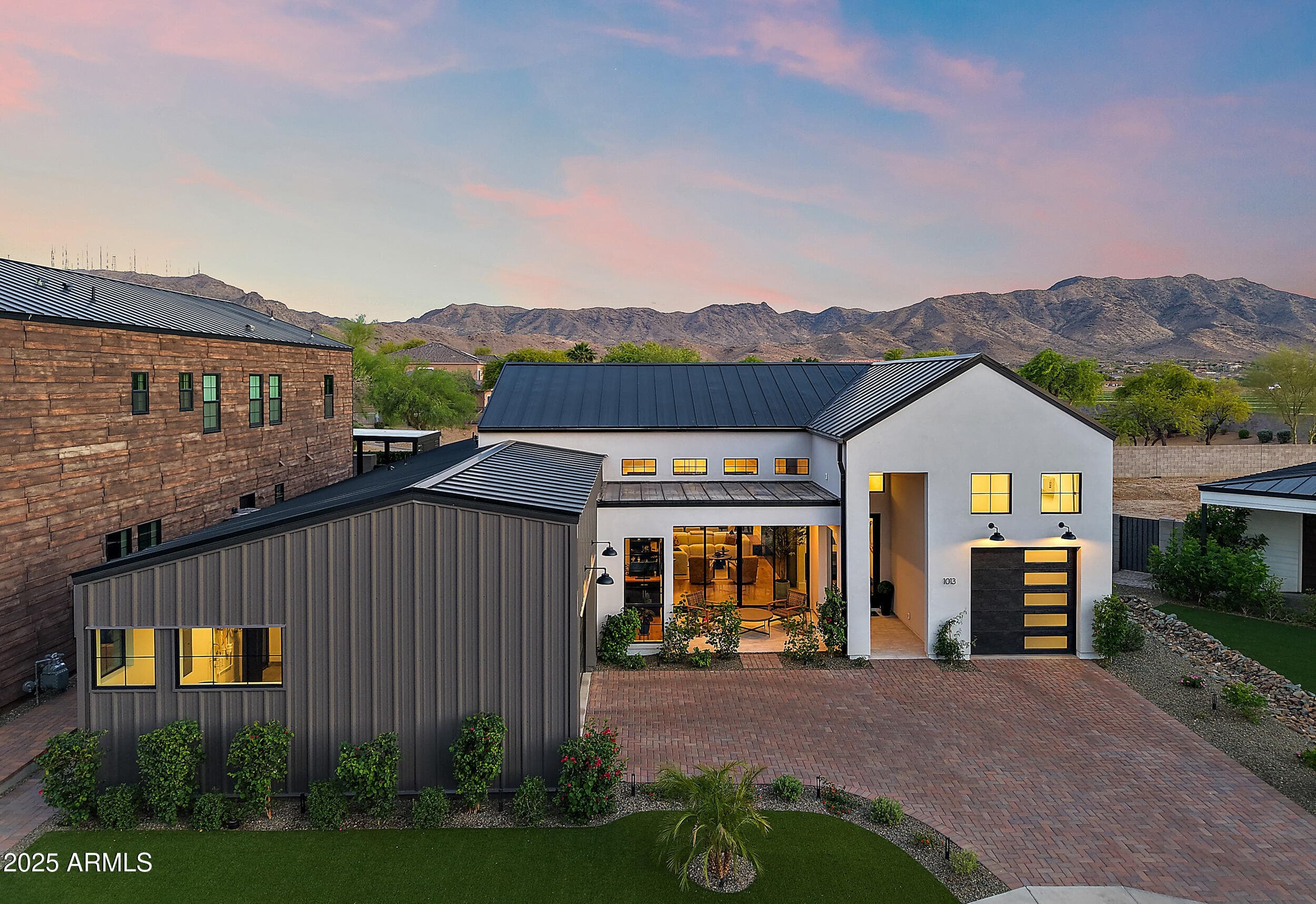 1013 W Ardmore Rd — photo 2