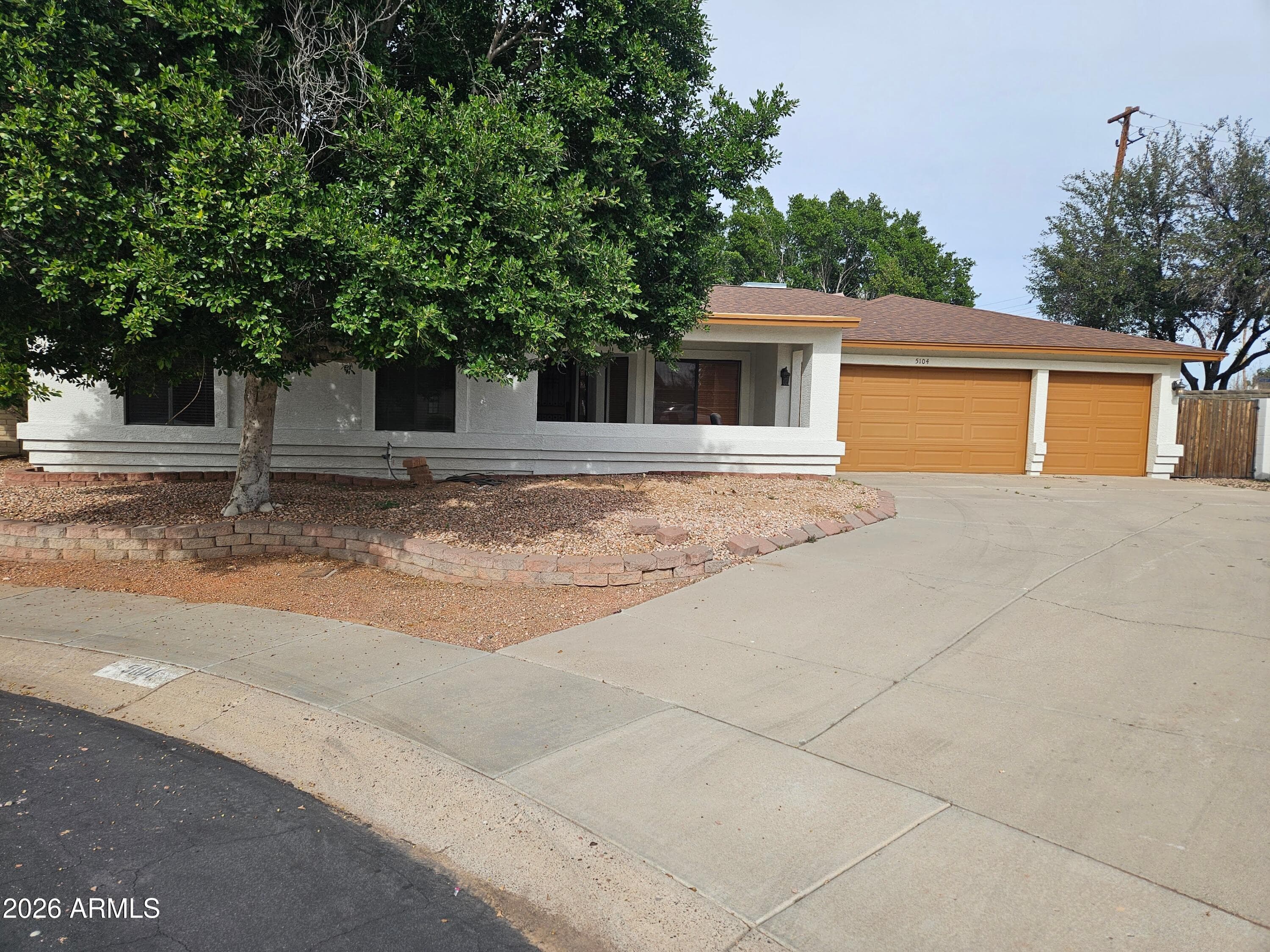 5104 W Christy Dr — photo 2