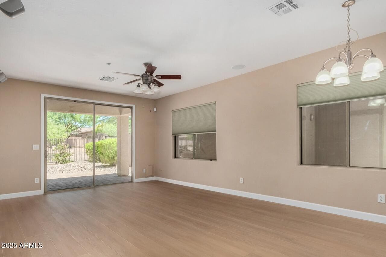 1676 W Owens Way — photo 2