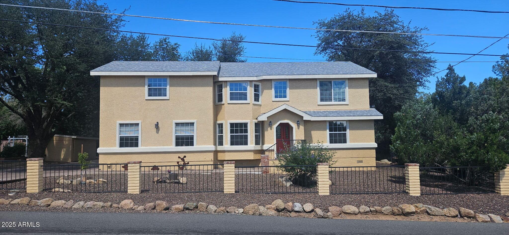 1220 Linda Vista Ln — photo 1