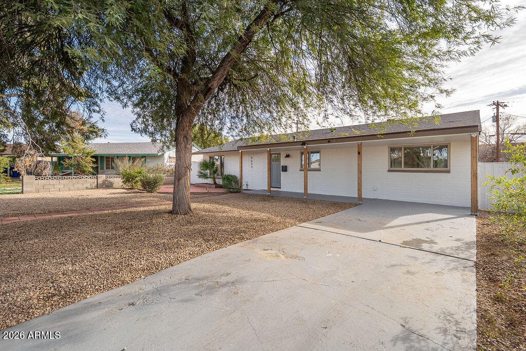 4653 E Almeria Rd — photo 2