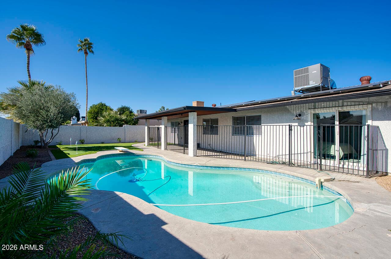 4511 W Sandra Terrace — photo 1