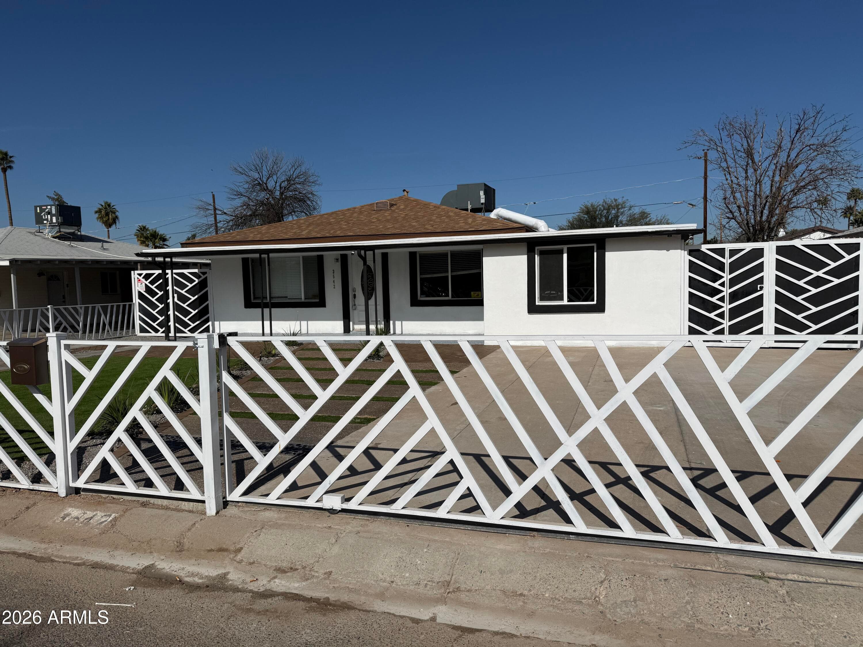 3542 E Earll Dr — photo 1