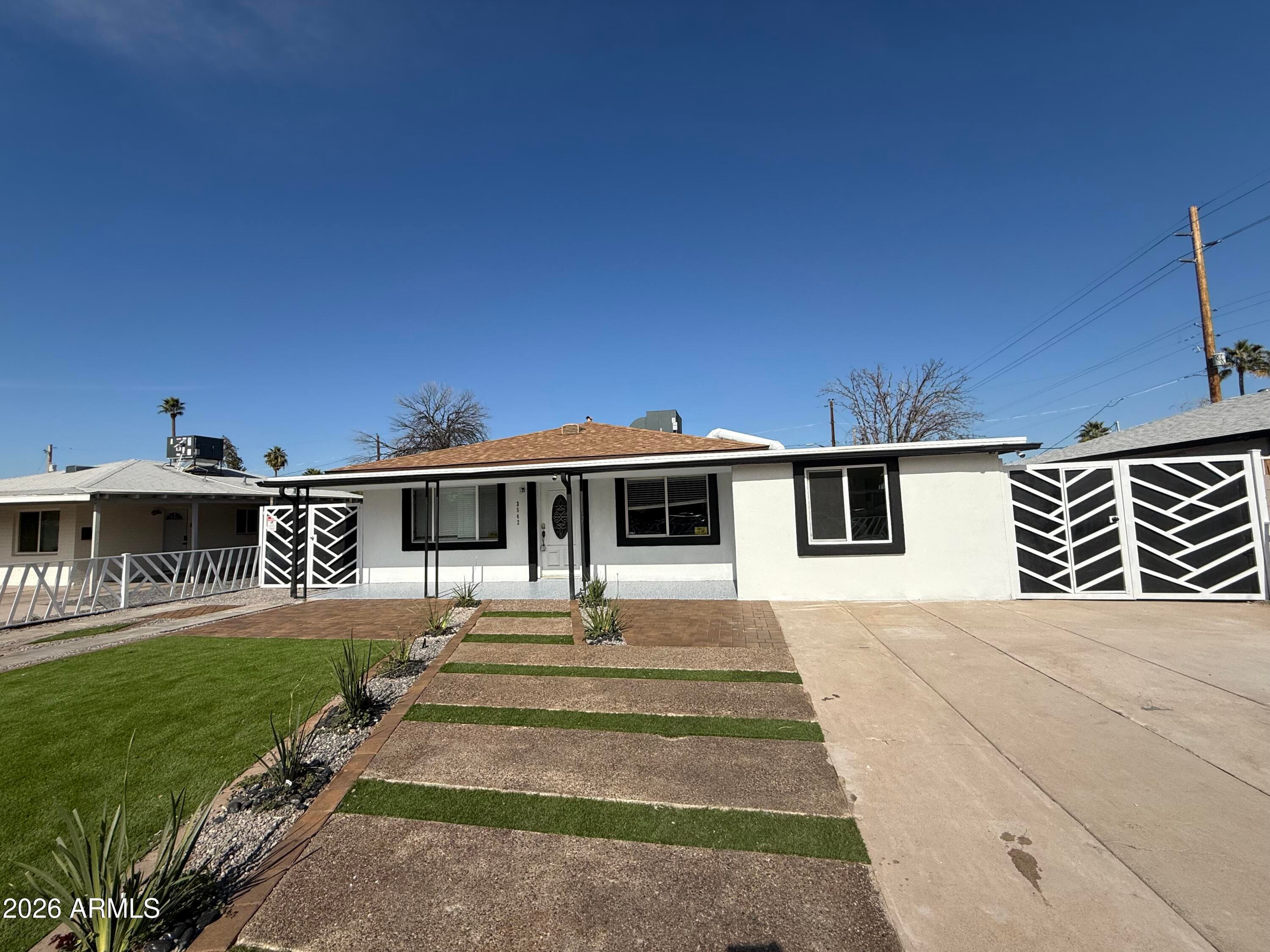 3542 E Earll Dr — photo 2