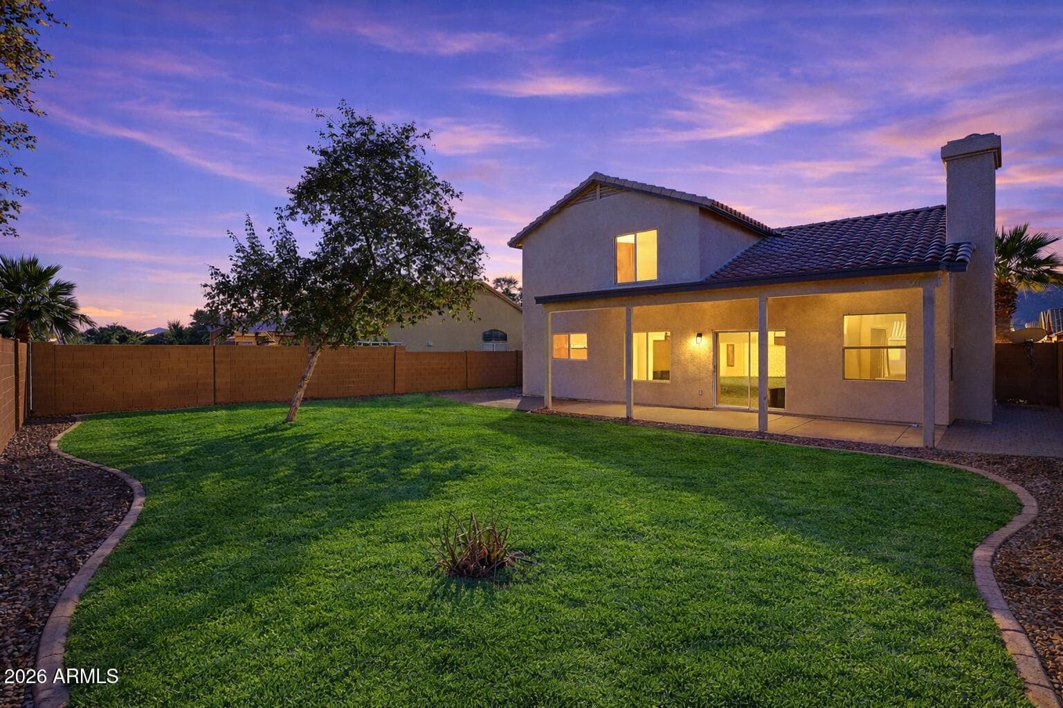 916 E Harwell Rd — photo 2