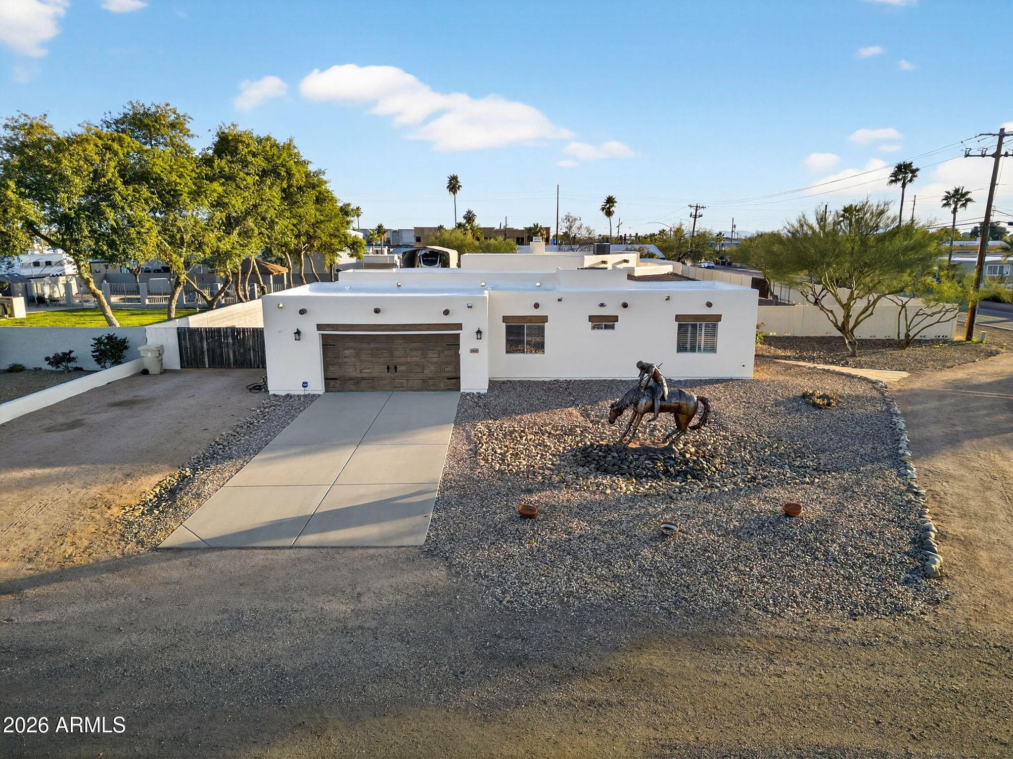 1557 W Greasewood St — photo 2