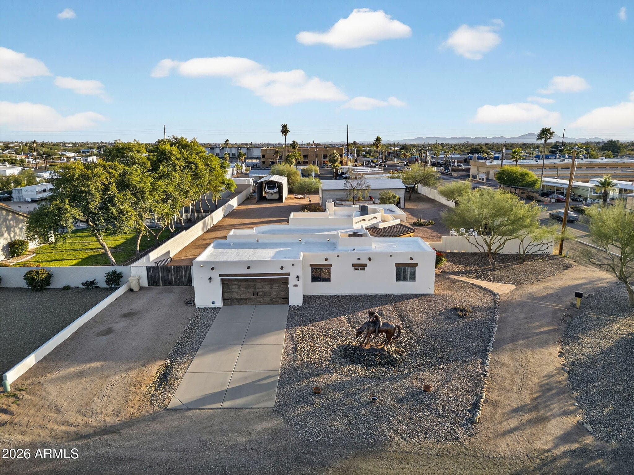 1557 W Greasewood St — photo 1