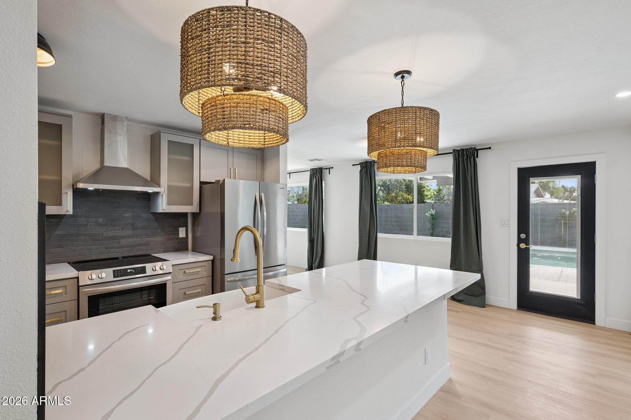 735 E Manhatton Dr — photo 2