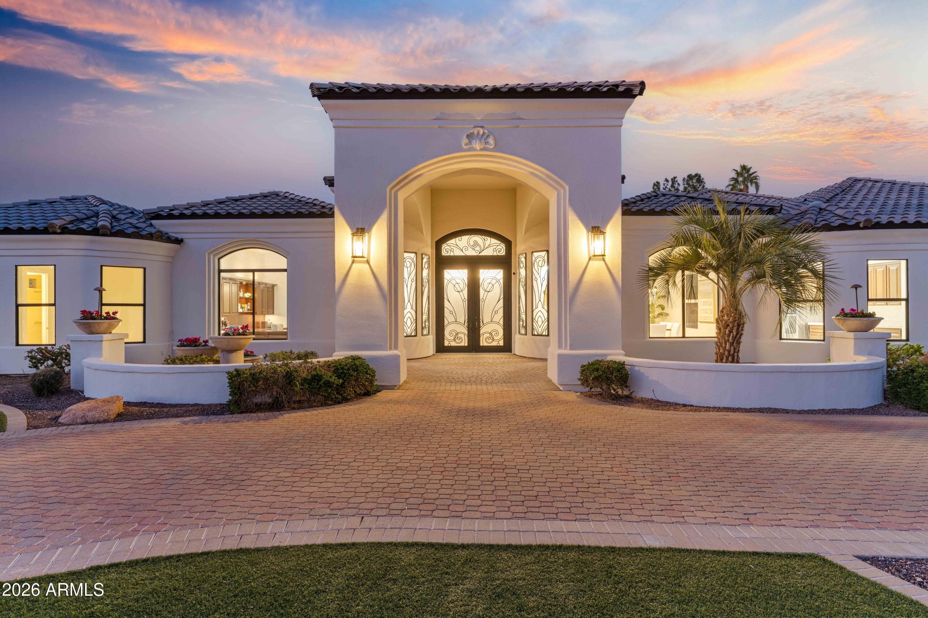 7126 E Bluebird Ln — photo 1