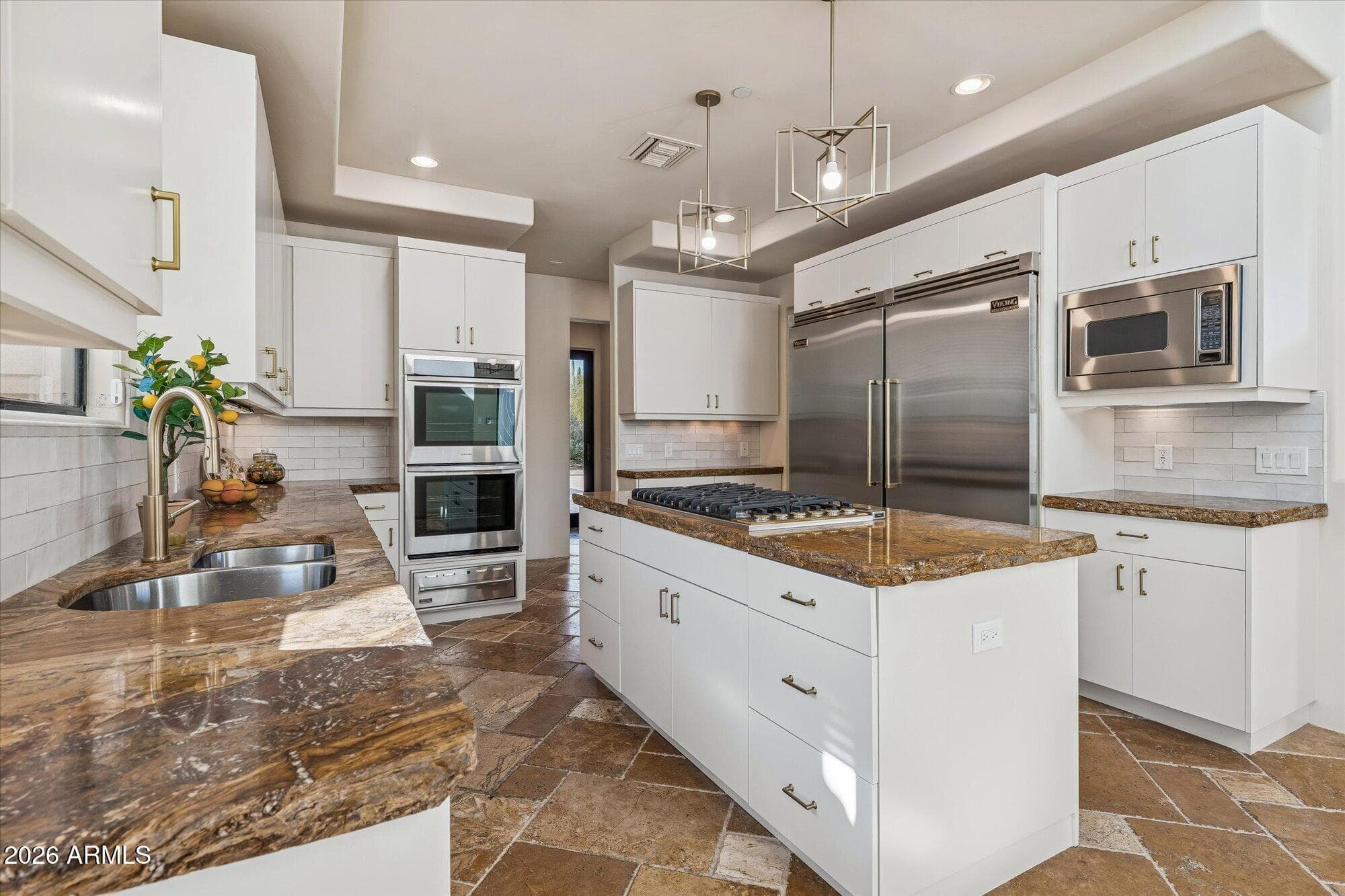 10648 E Greythorn Dr — photo 2