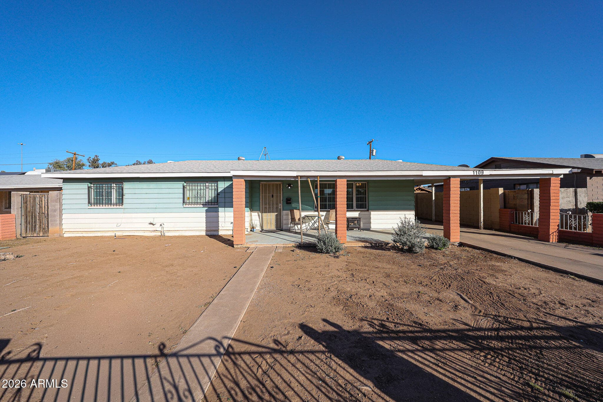 1109 N 27th Dr — photo 1