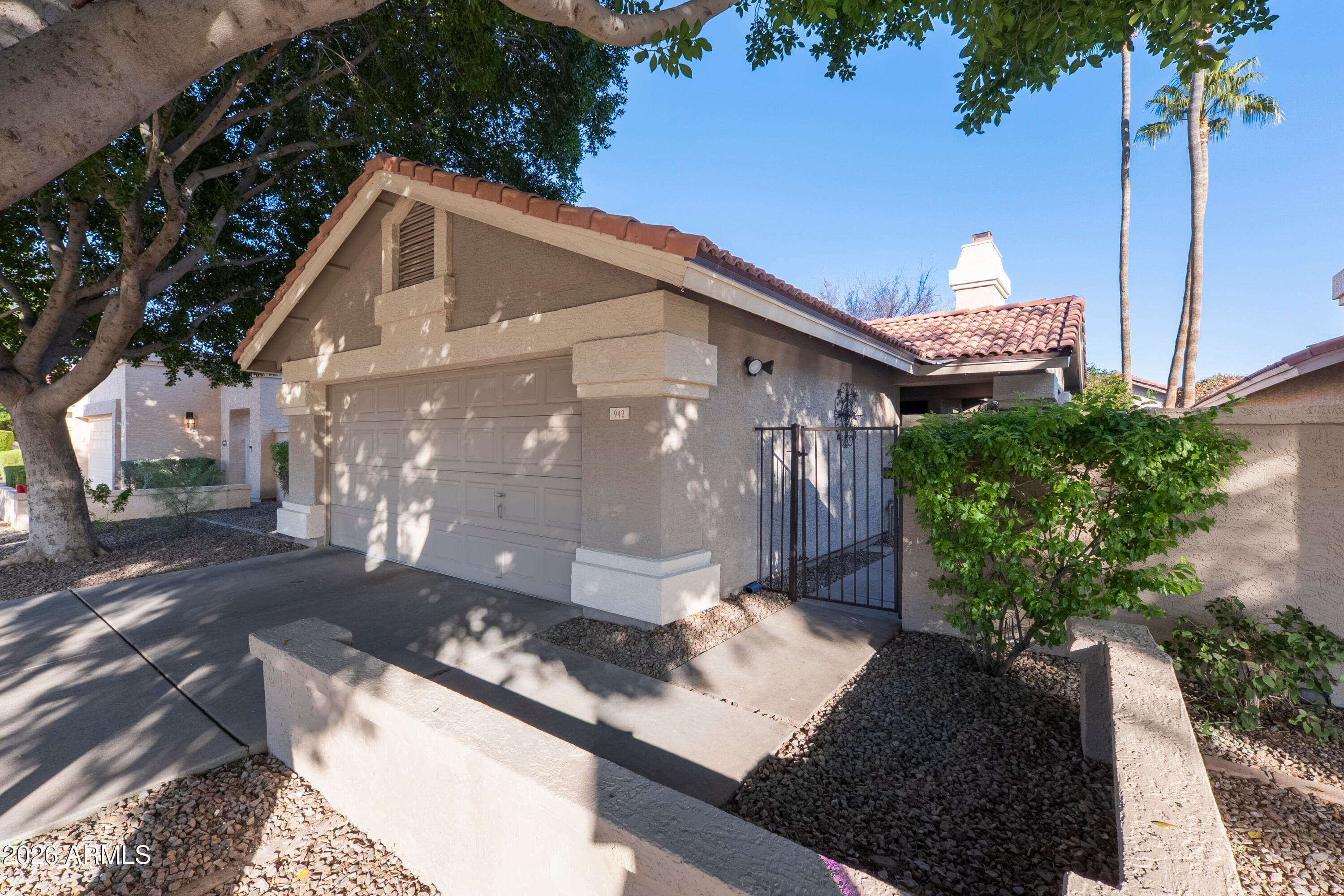 942 W Barbados Dr — photo 2