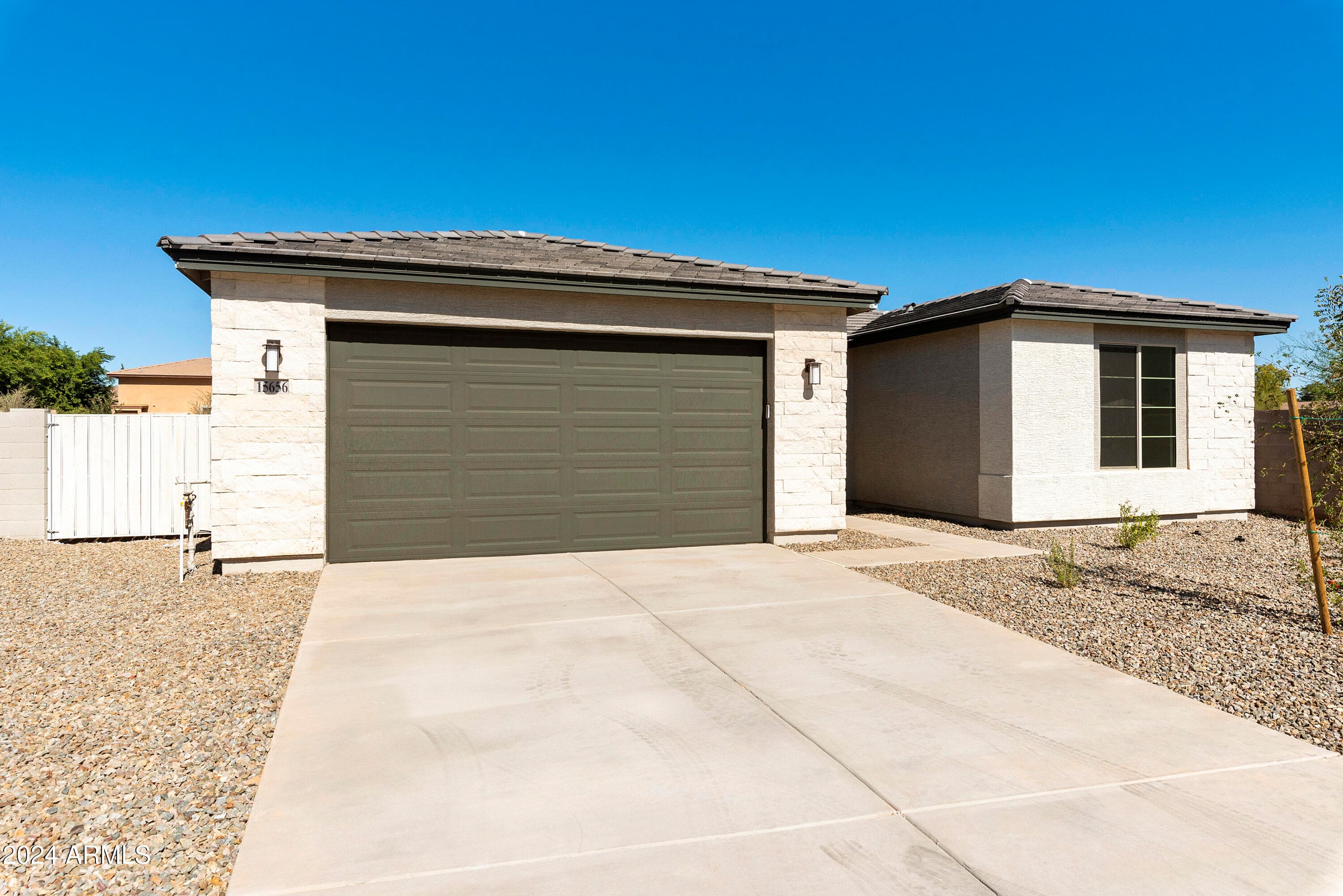 15656 W Mercer Ln — photo 2
