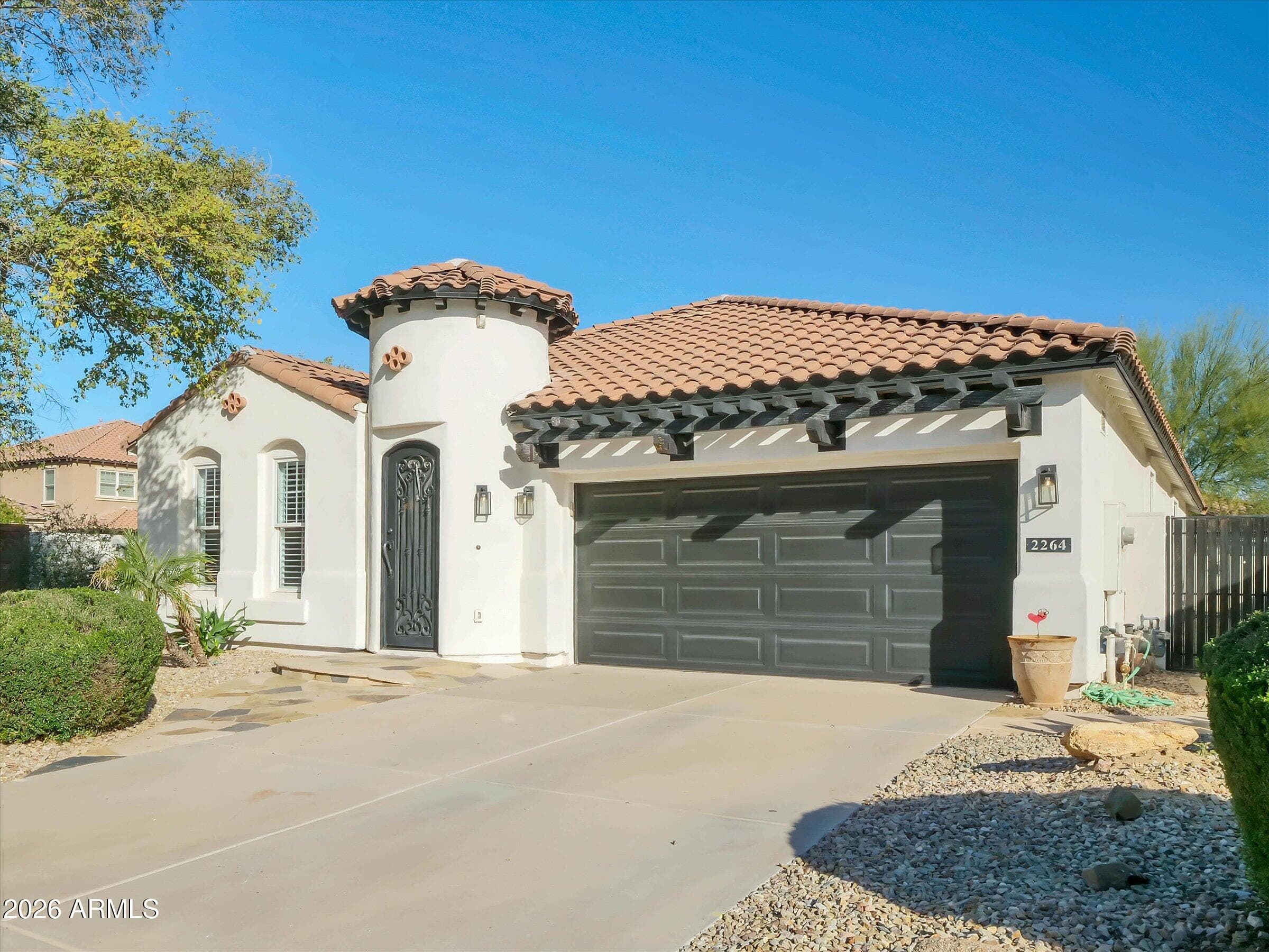2264 E Desert Broom Pl — photo 2