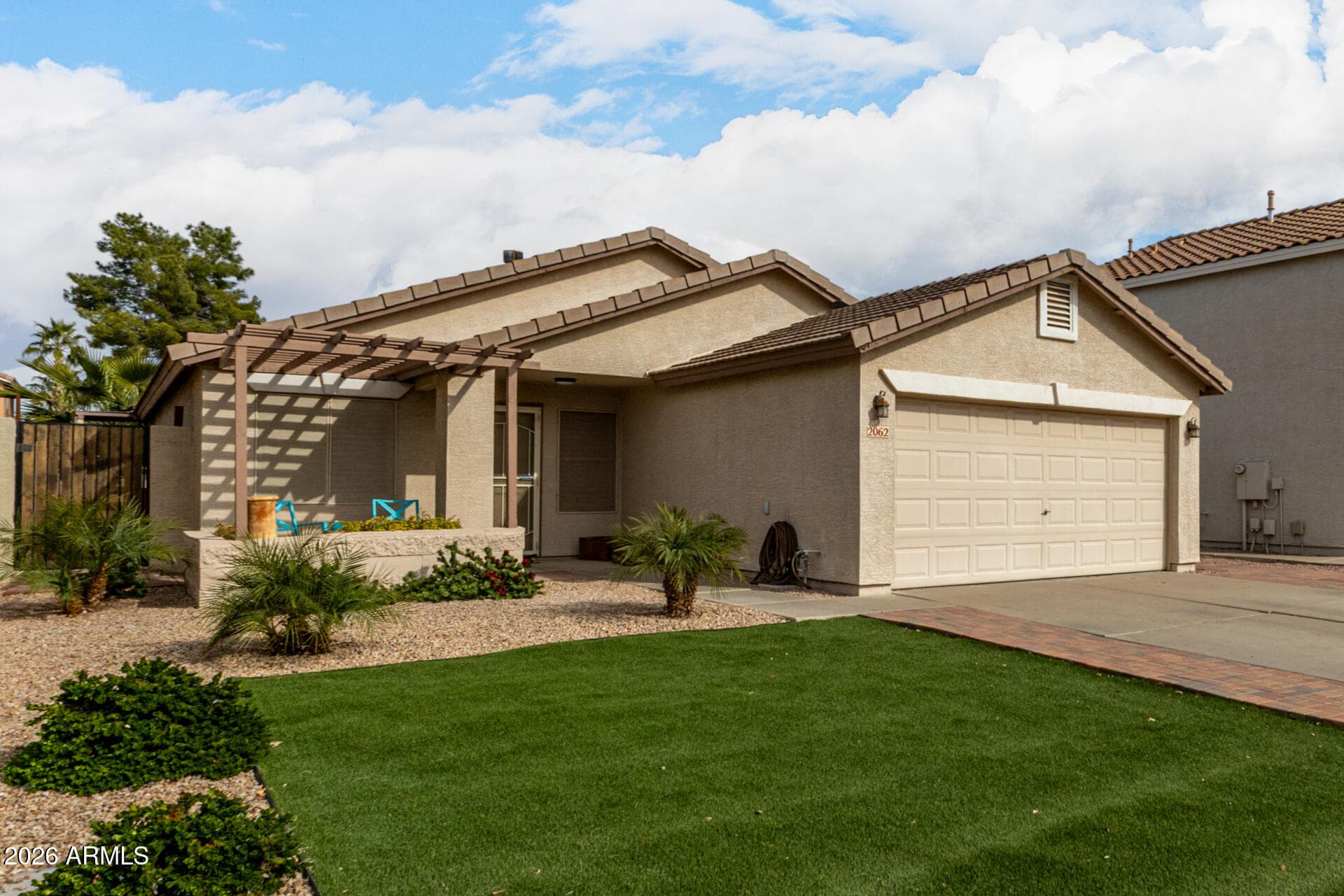 2062 E Arabian Dr — photo 2